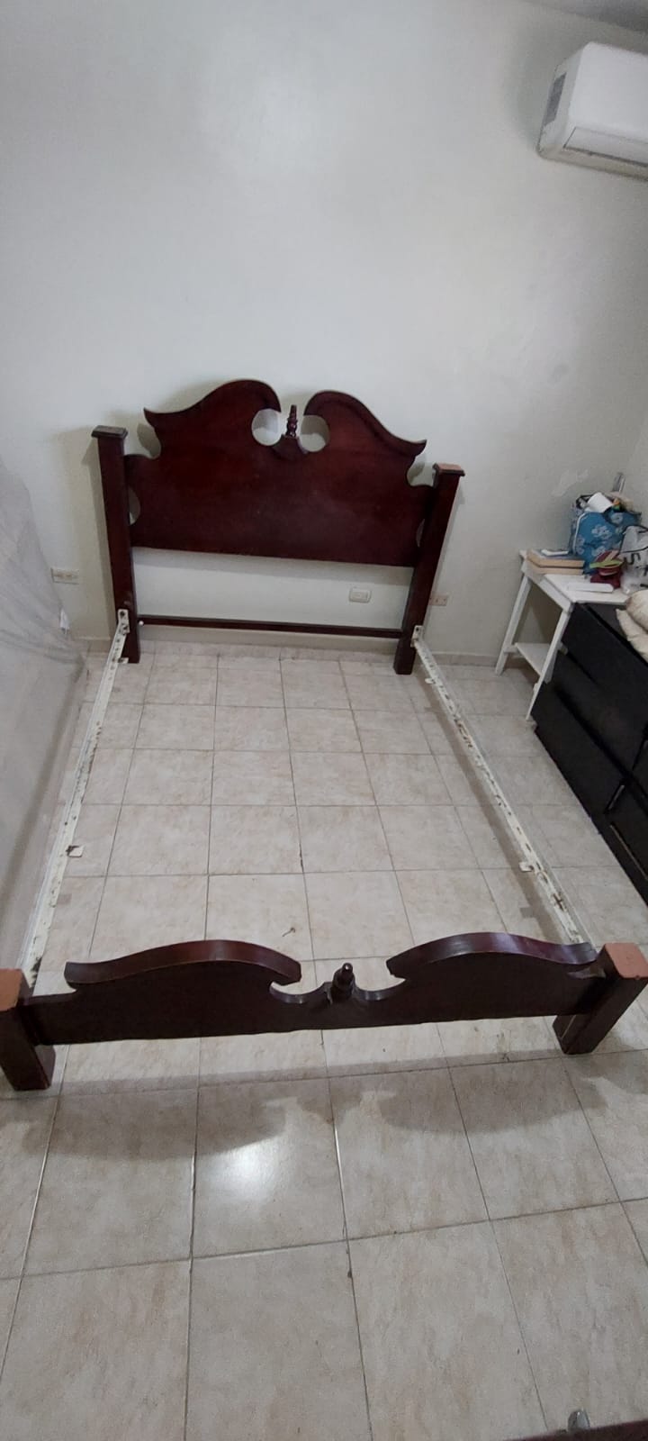 muebles y colchones - Cama Queen mas espaldar en caoba / negociable