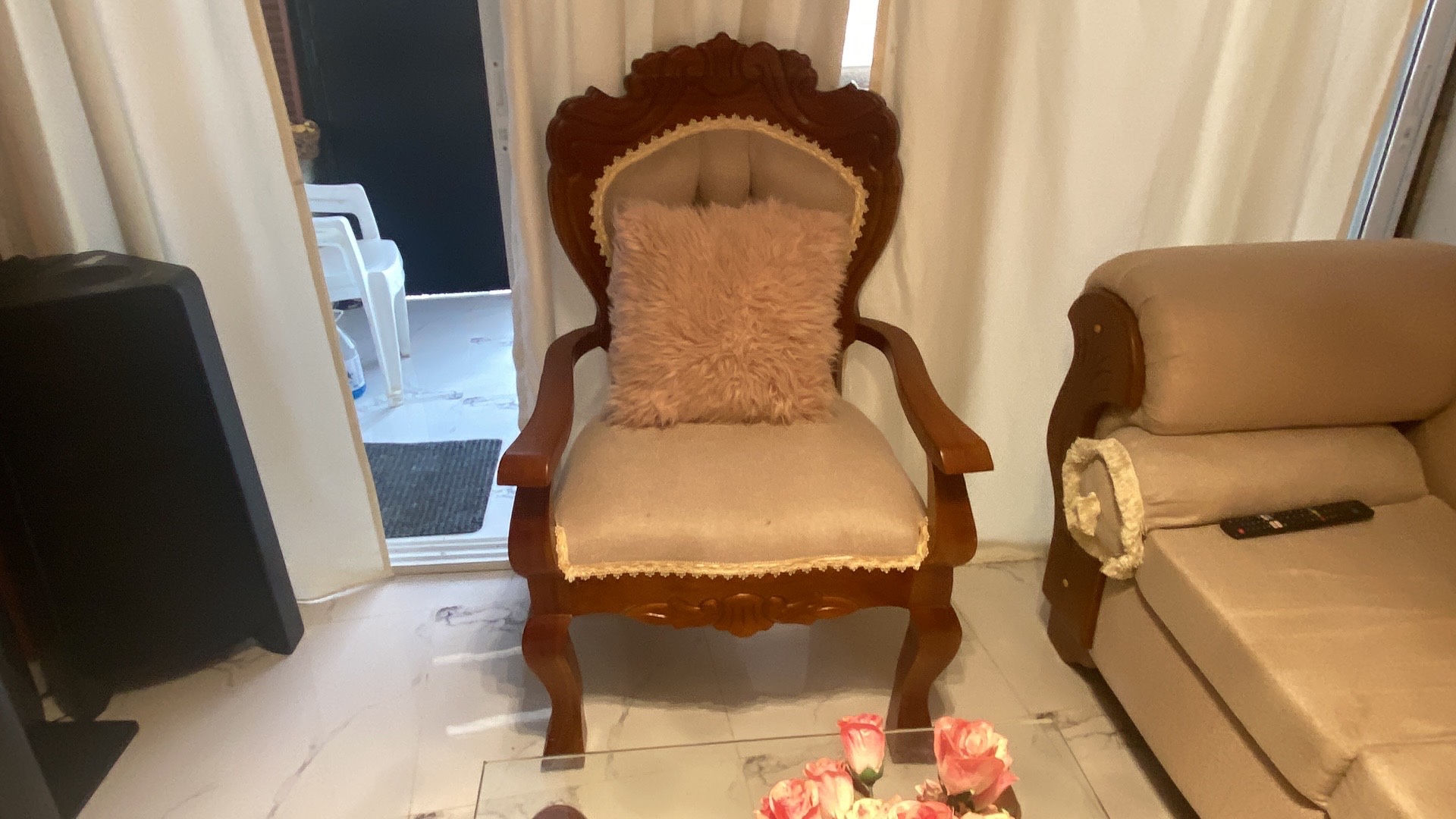 muebles y colchones - Mueblé de dos cojines una butaca y mesa de centro en caobaSantiago  1