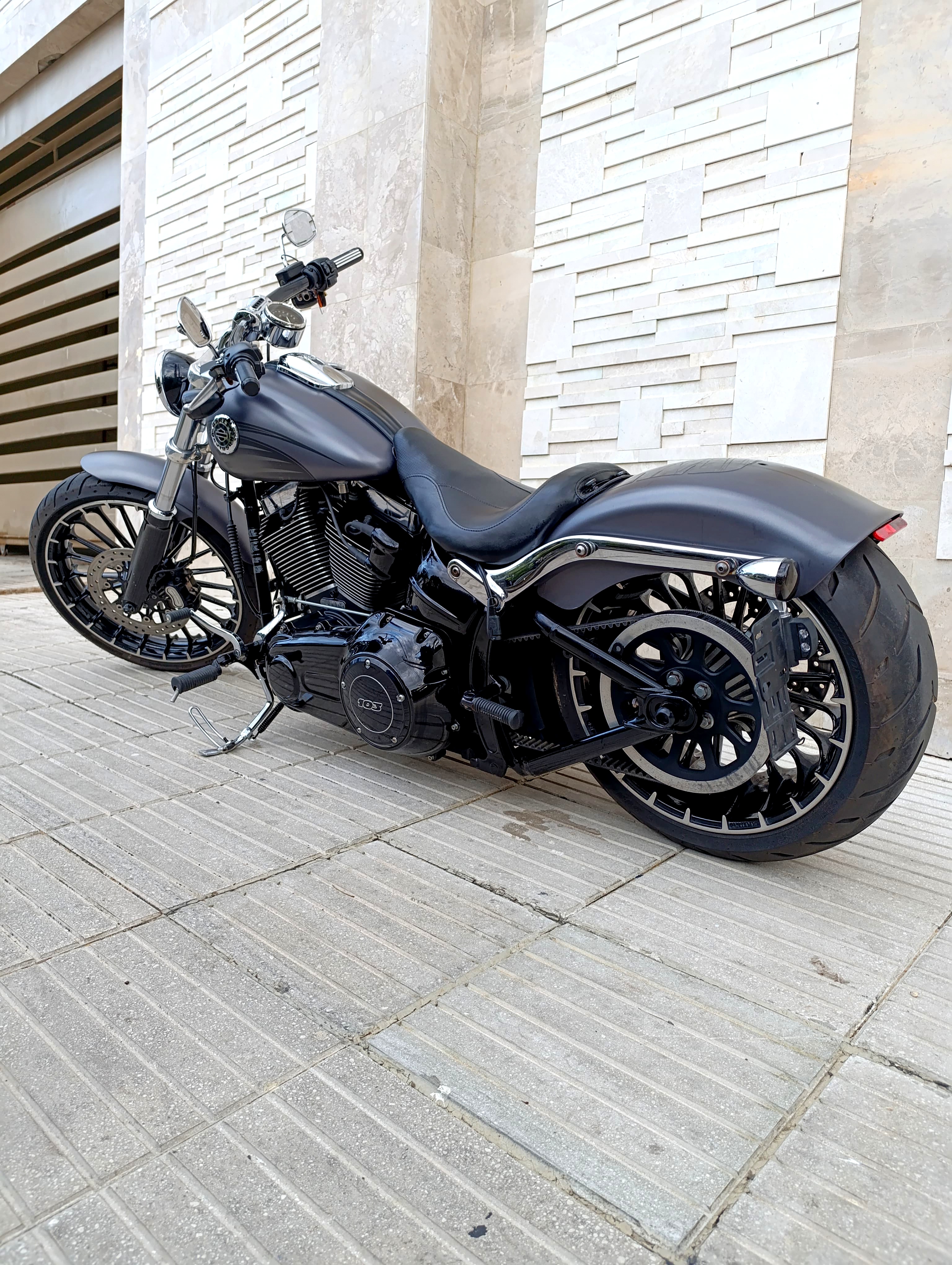 motores y pasolas - Harley Davidson Softail Breakout 2017 motor 1700cc 3