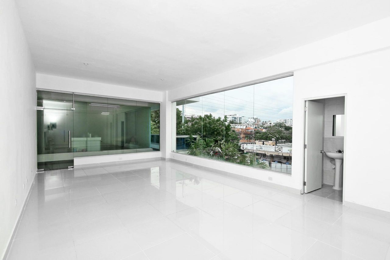 oficinas y locales comerciales - Alquiler de local en la Misma Av. Romulo Betancour 2