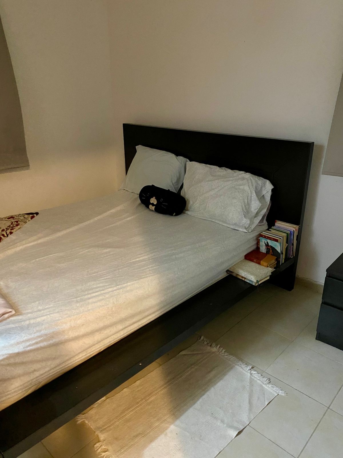 muebles y colchones - Armazon de cama 60” con mesa de noche y gavetero  1