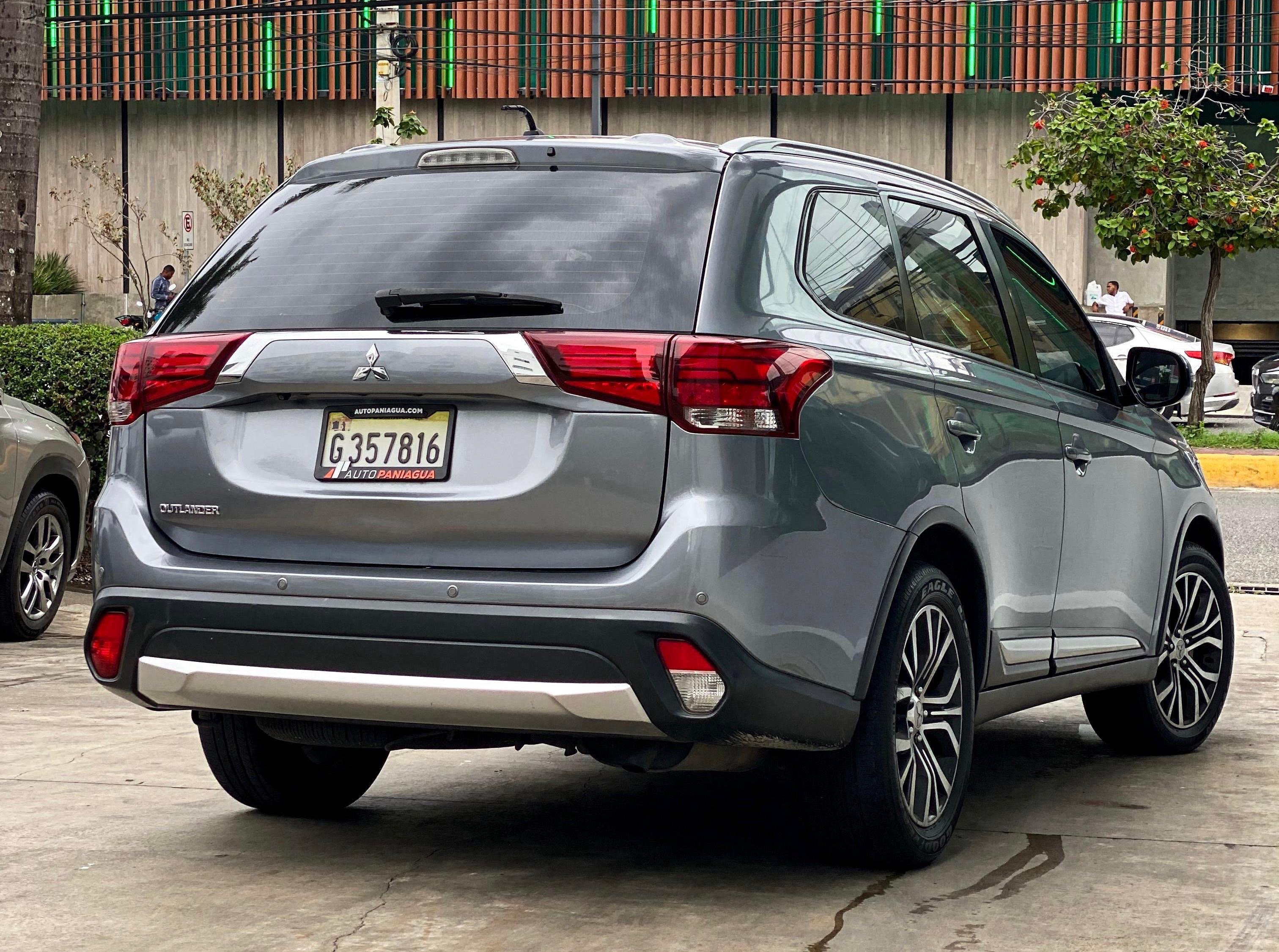 jeepetas y camionetas - Mitsubishi Outlander 2017 NO IMPORTA EL CRÉDITO  1