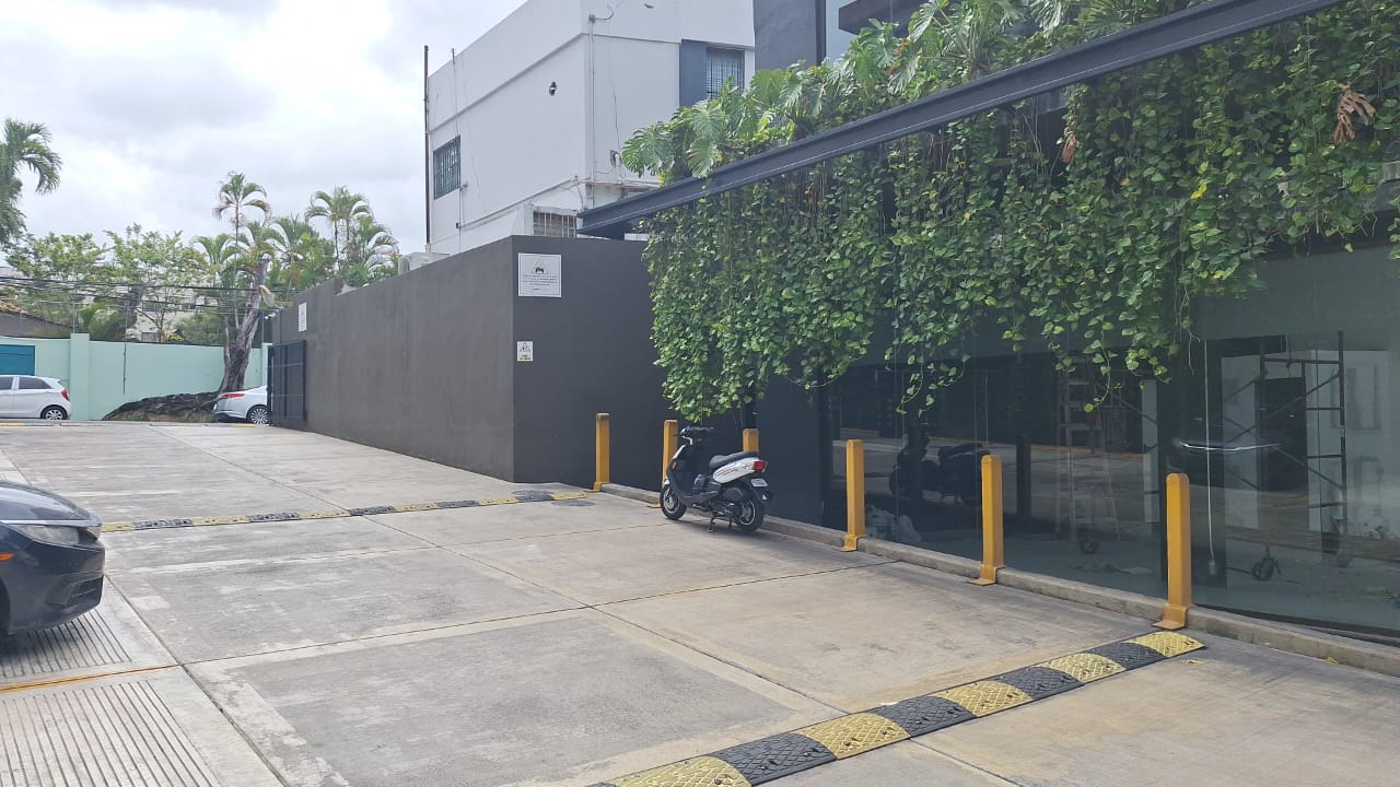 oficinas y locales comerciales - Local en Arroyo Hondo Viejo primer nivel 4