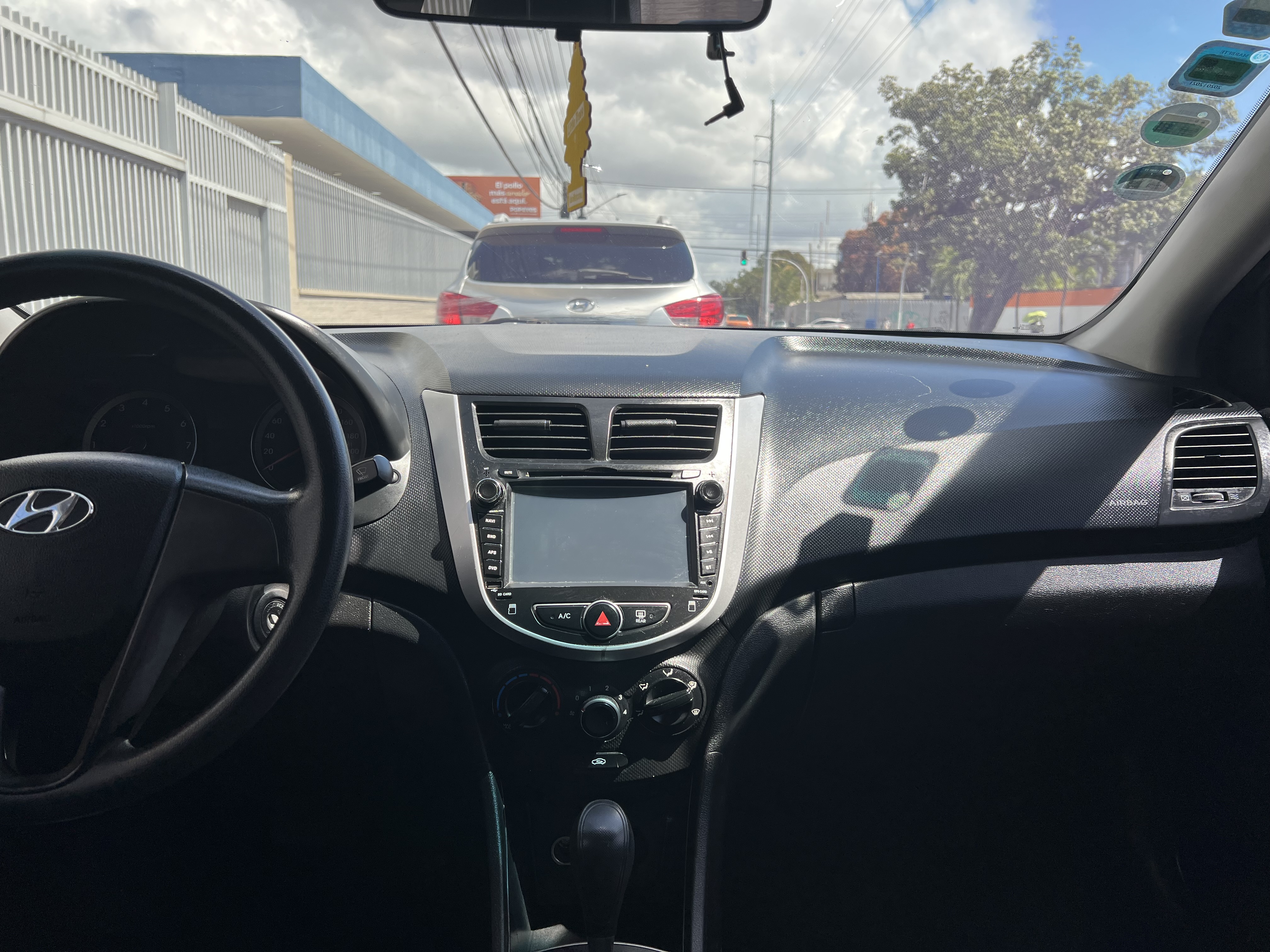 carros - Hyundai Accent blanco 2015 3