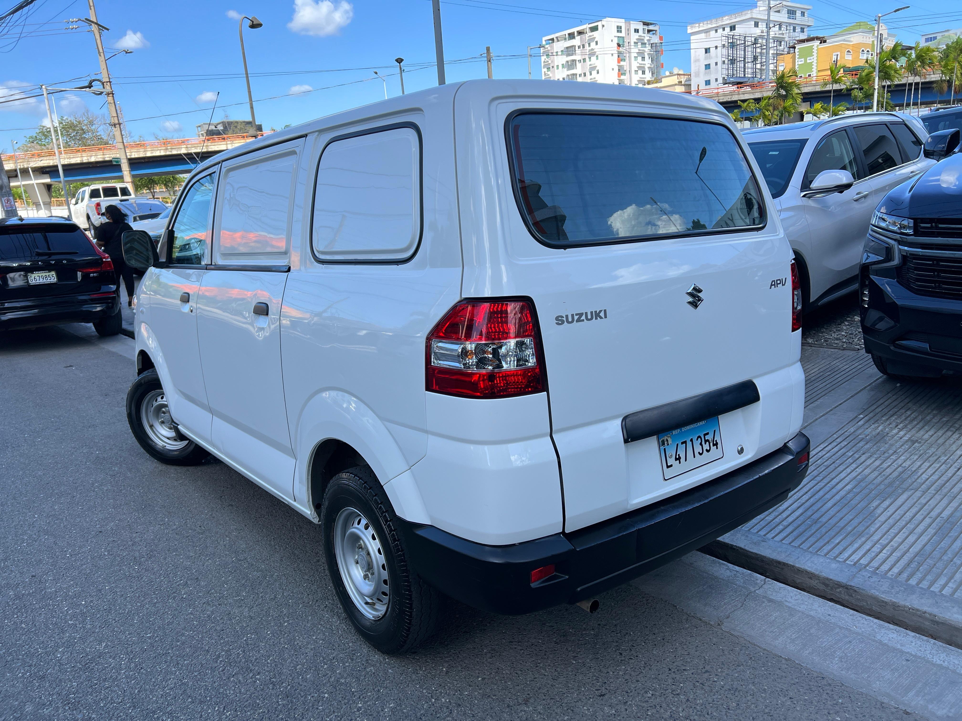 jeepetas y camionetas - SUZUKI APV 2023 4