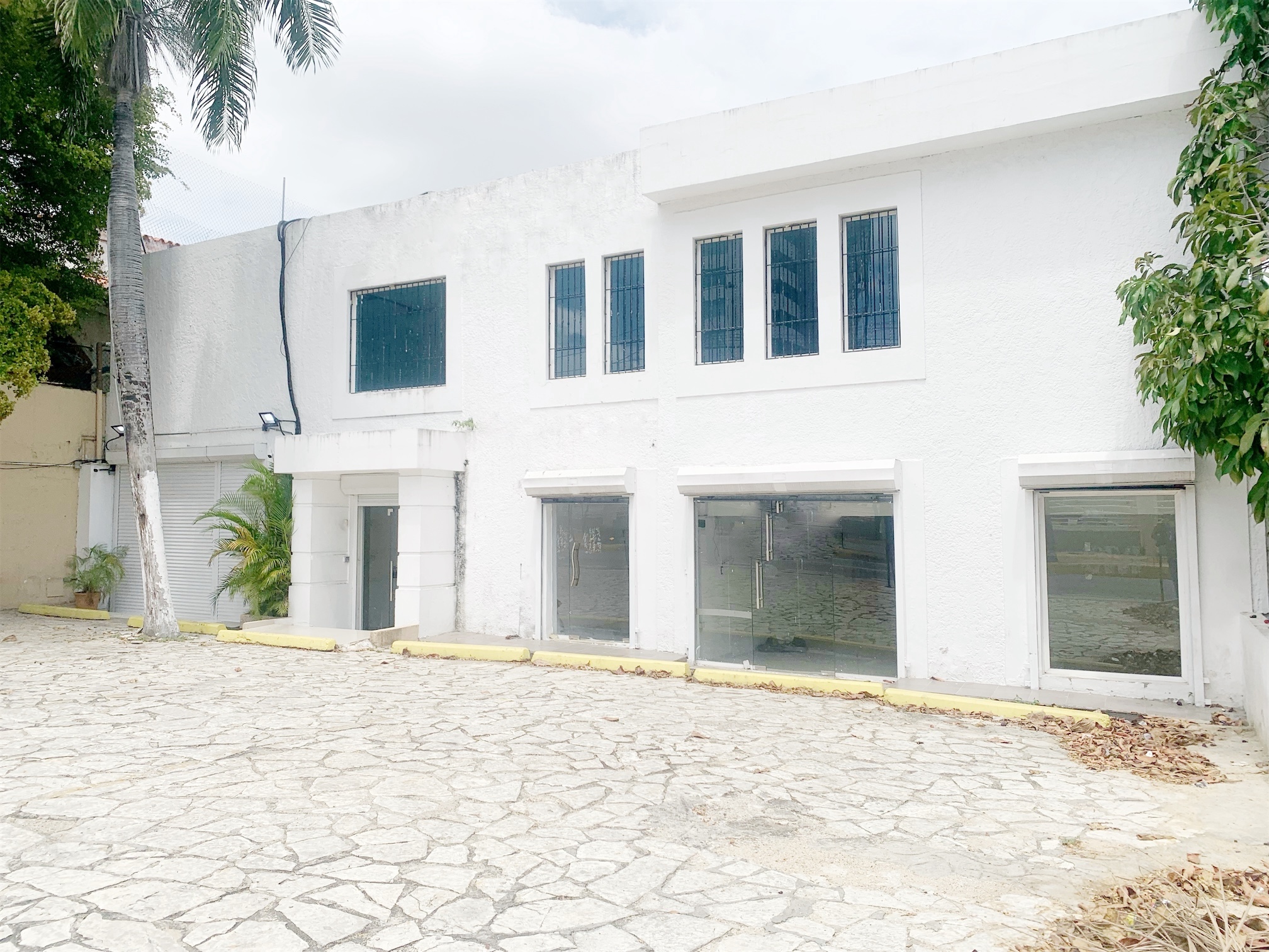 oficinas y locales comerciales - Local céntrico y comercial  2