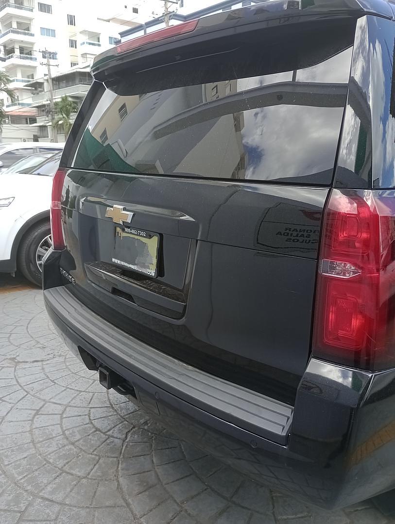 jeepetas y camionetas - Chevrolet Tahoe 2015 en excelente condiciones con 130,000 km todo en Orden  2