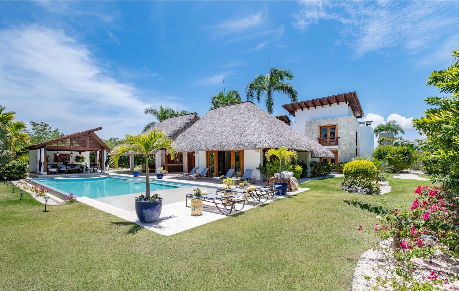 casas vacacionales y villas - Majestuosa Villa en Venta en Cap Cana, cerca de Punta Espada  0