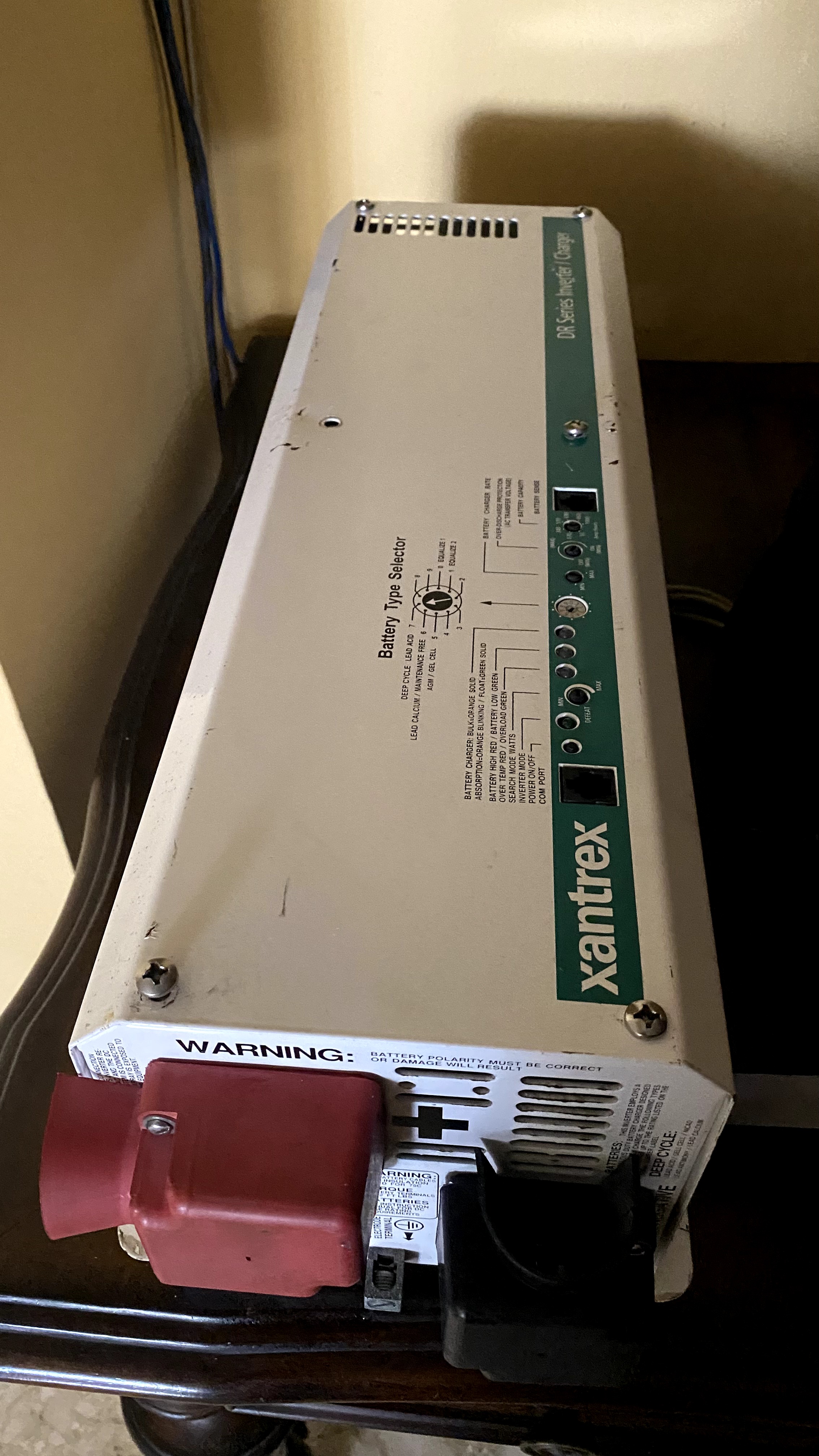 plantas e inversores - Inversor Xantrex 2.5 Kilowatts Con sus cables  1