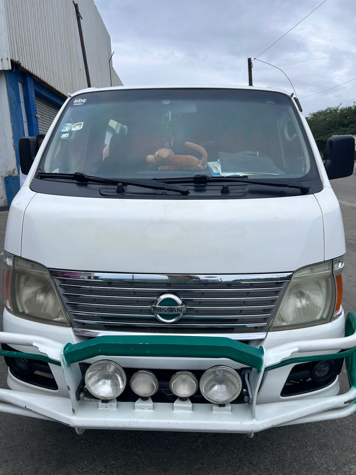 jeepetas y camionetas - Nissan Urvan unico dueño de uso escolar 5