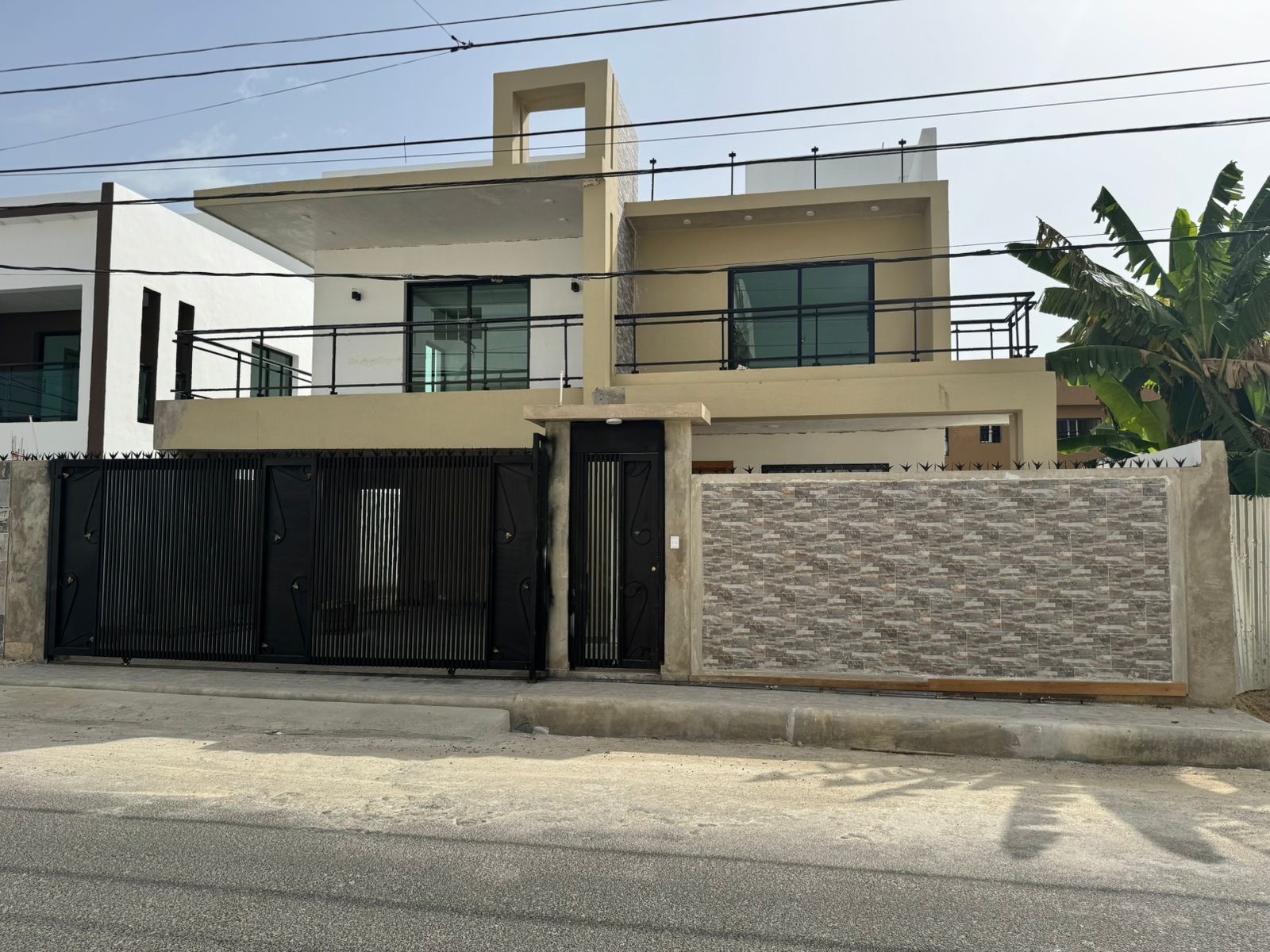 casas - venta de casa de lujo  en la autopista de san isidro Santo Domingo este 