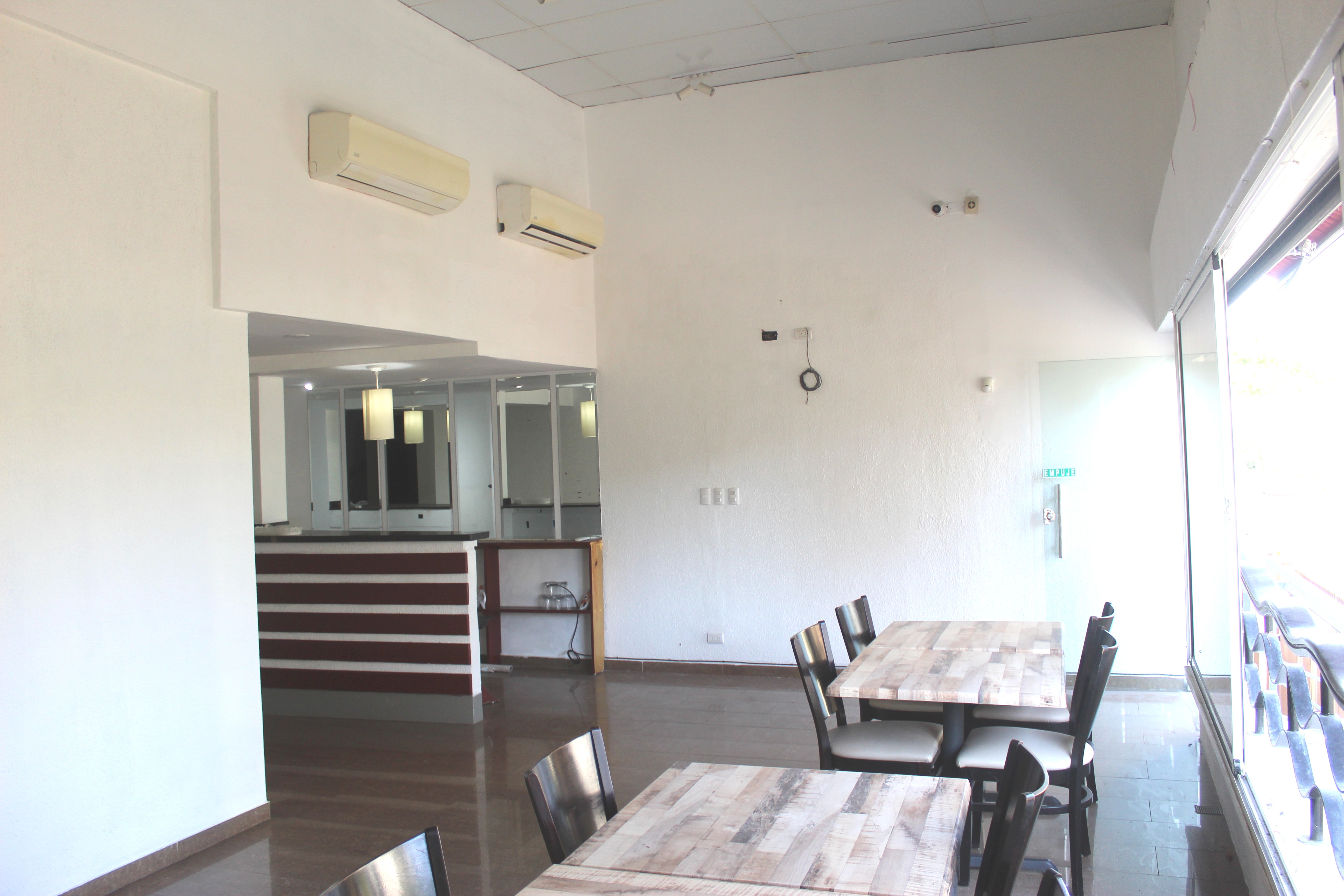 oficinas y locales comerciales - LOCAL AVENIDA ENRIQUILLO 