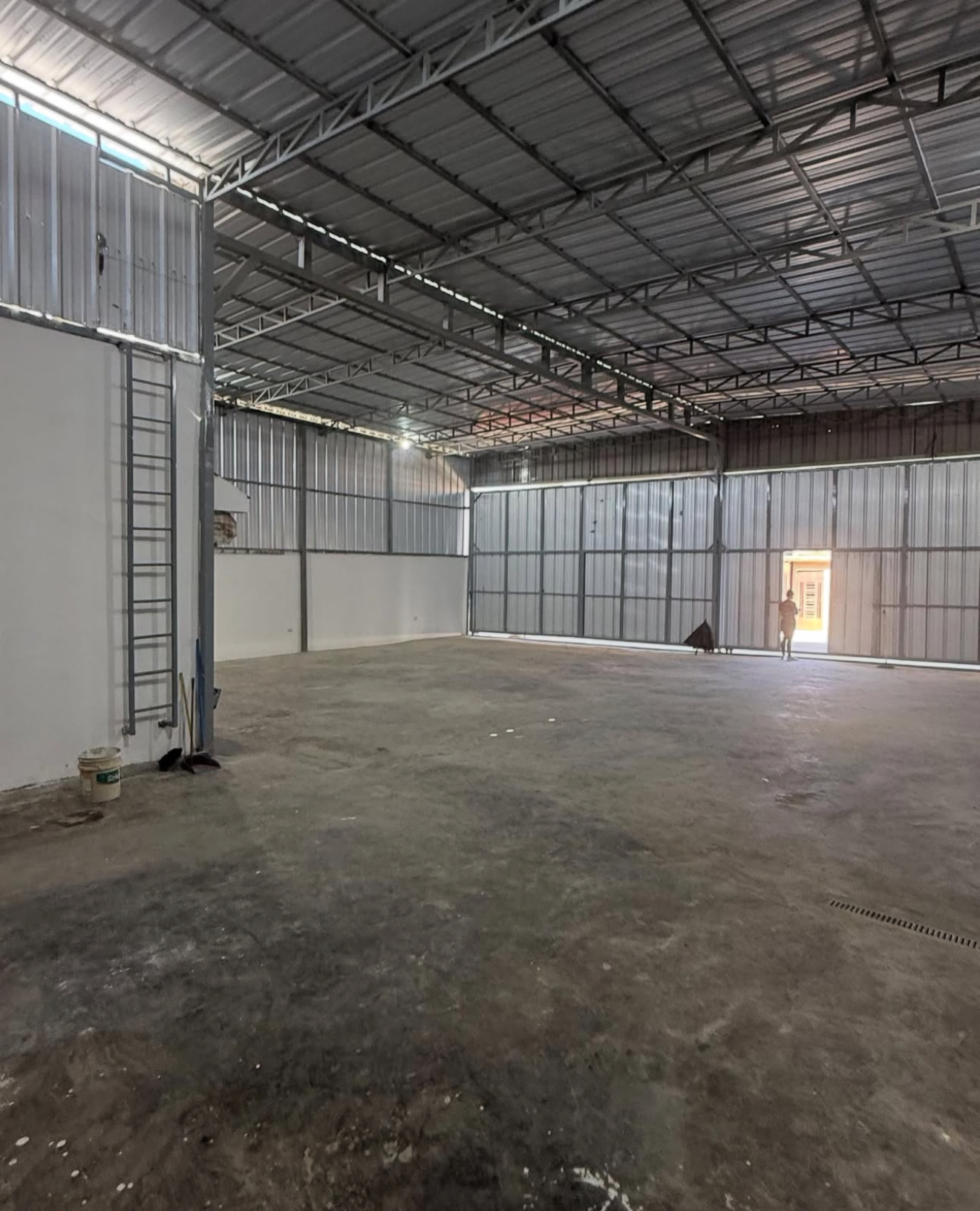 oficinas y locales comerciales - Alquiler de nave  4