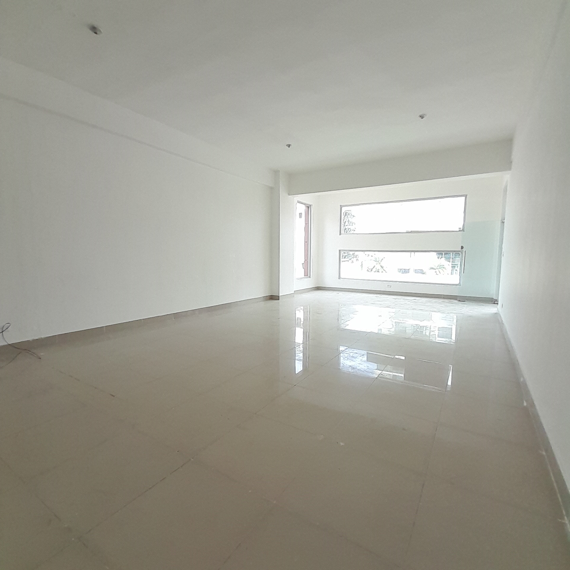 oficinas y locales comerciales - Local en Alquiler en el Exclusivo Sector de Pianti 4