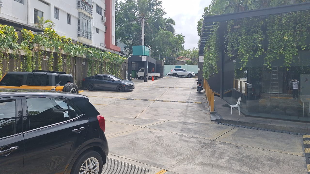 oficinas y locales comerciales - Local en Arroyo Hondo Viejo primer nivel 2