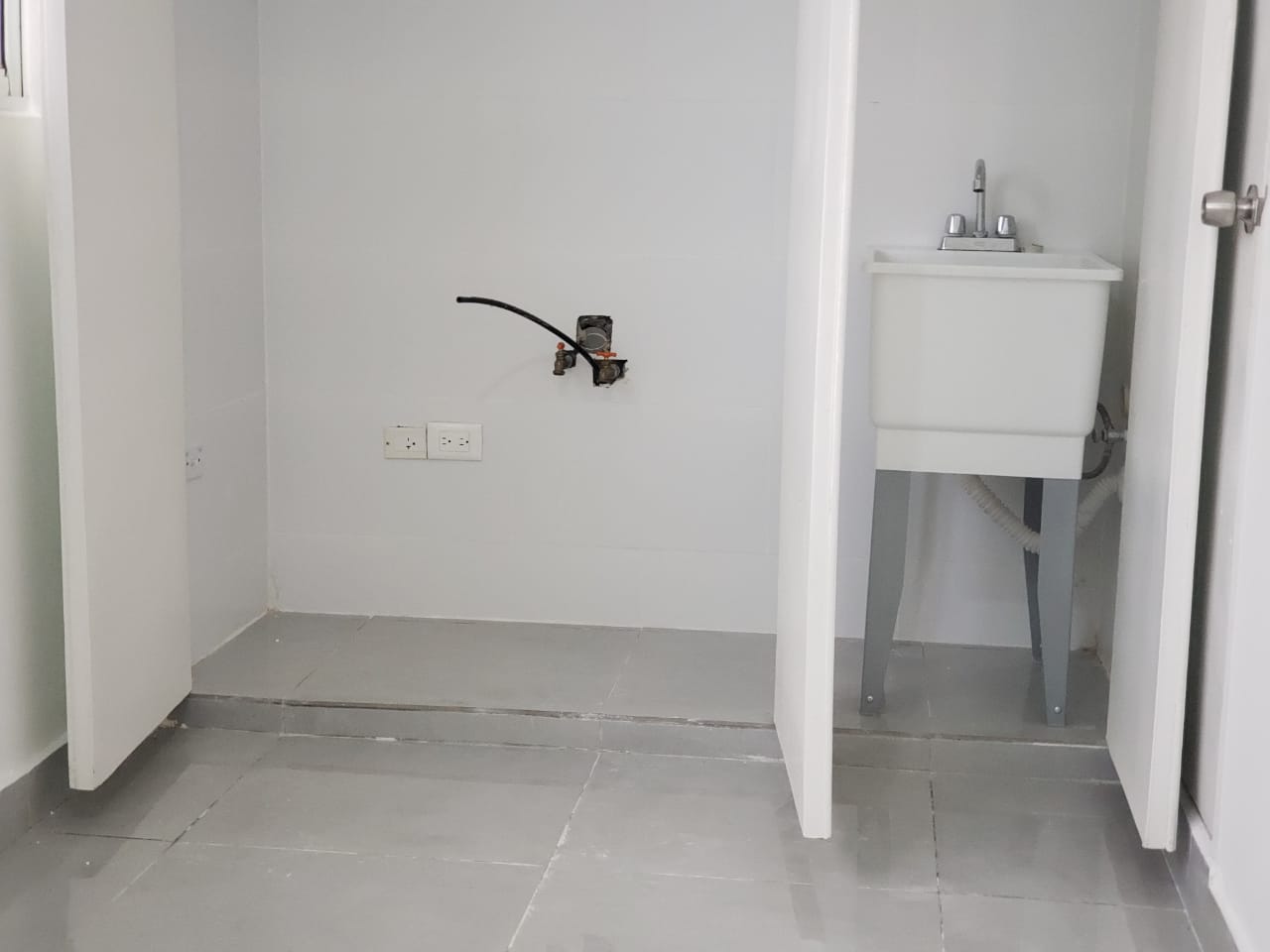 apartamentos - Se Alquila, Apartamento 2Hab Vacio Remodelada,Naco 9