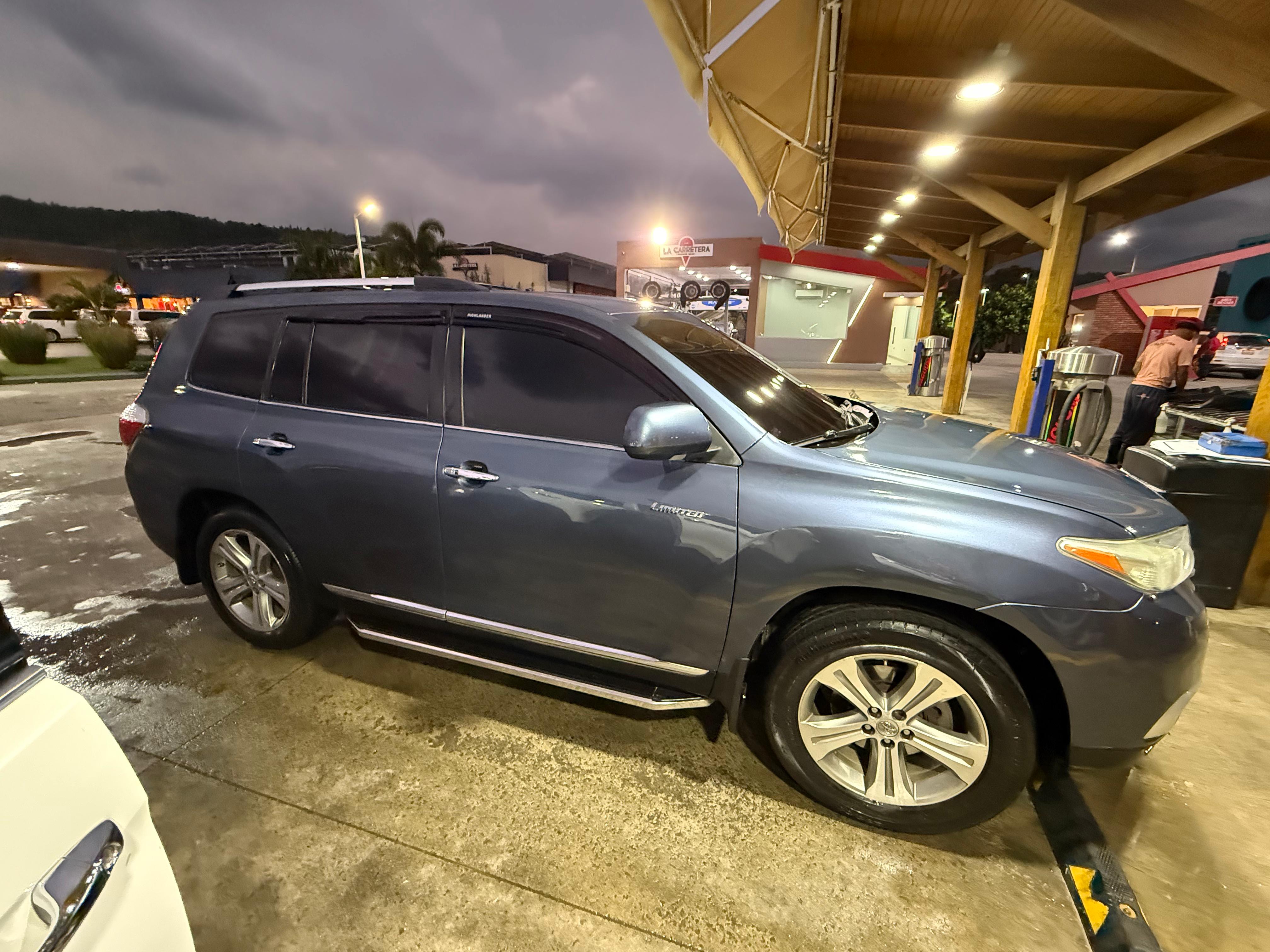 jeepetas y camionetas - Toyota Highlander 2011 LIMITED - Negociable 3