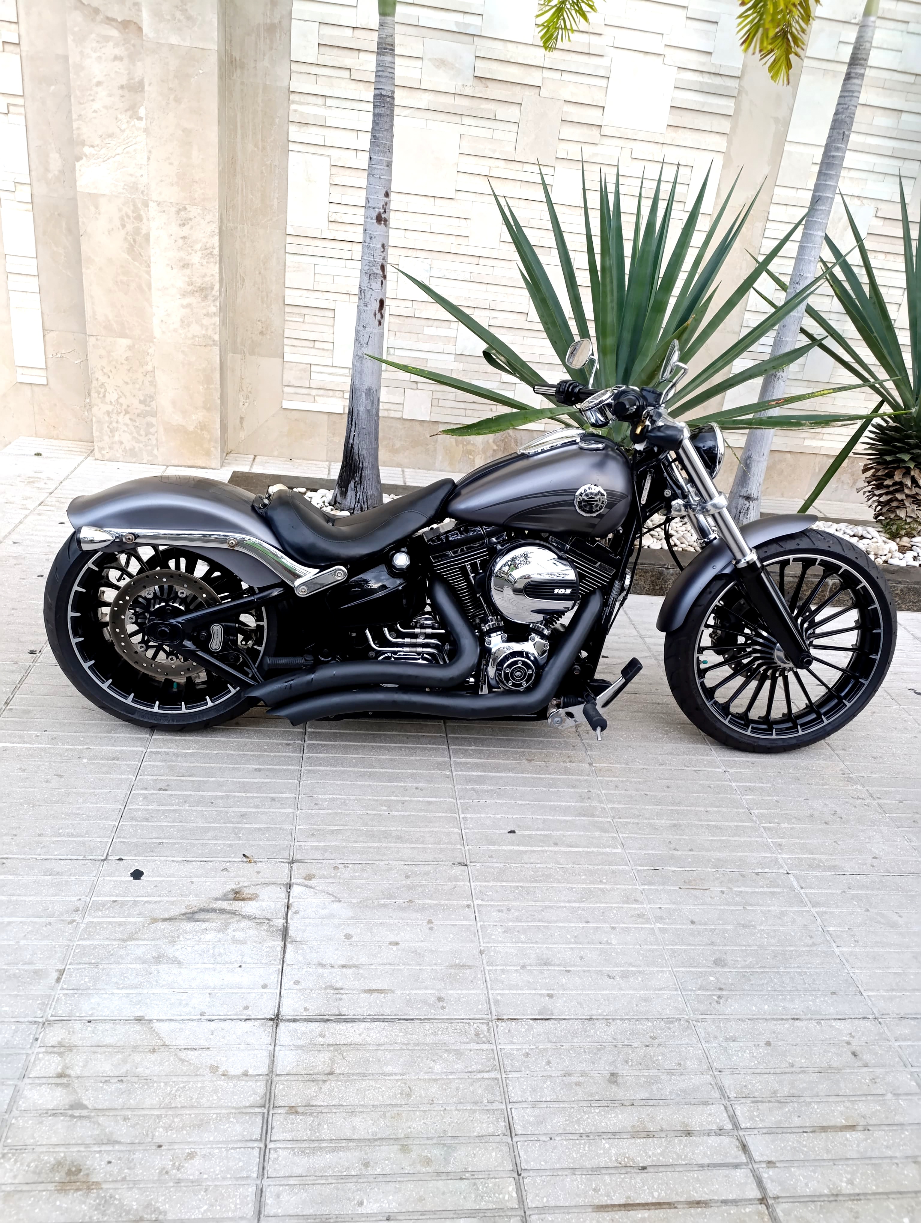 motores y pasolas - Harley Davidson Softail Breakout 2017 motor 1700cc 1