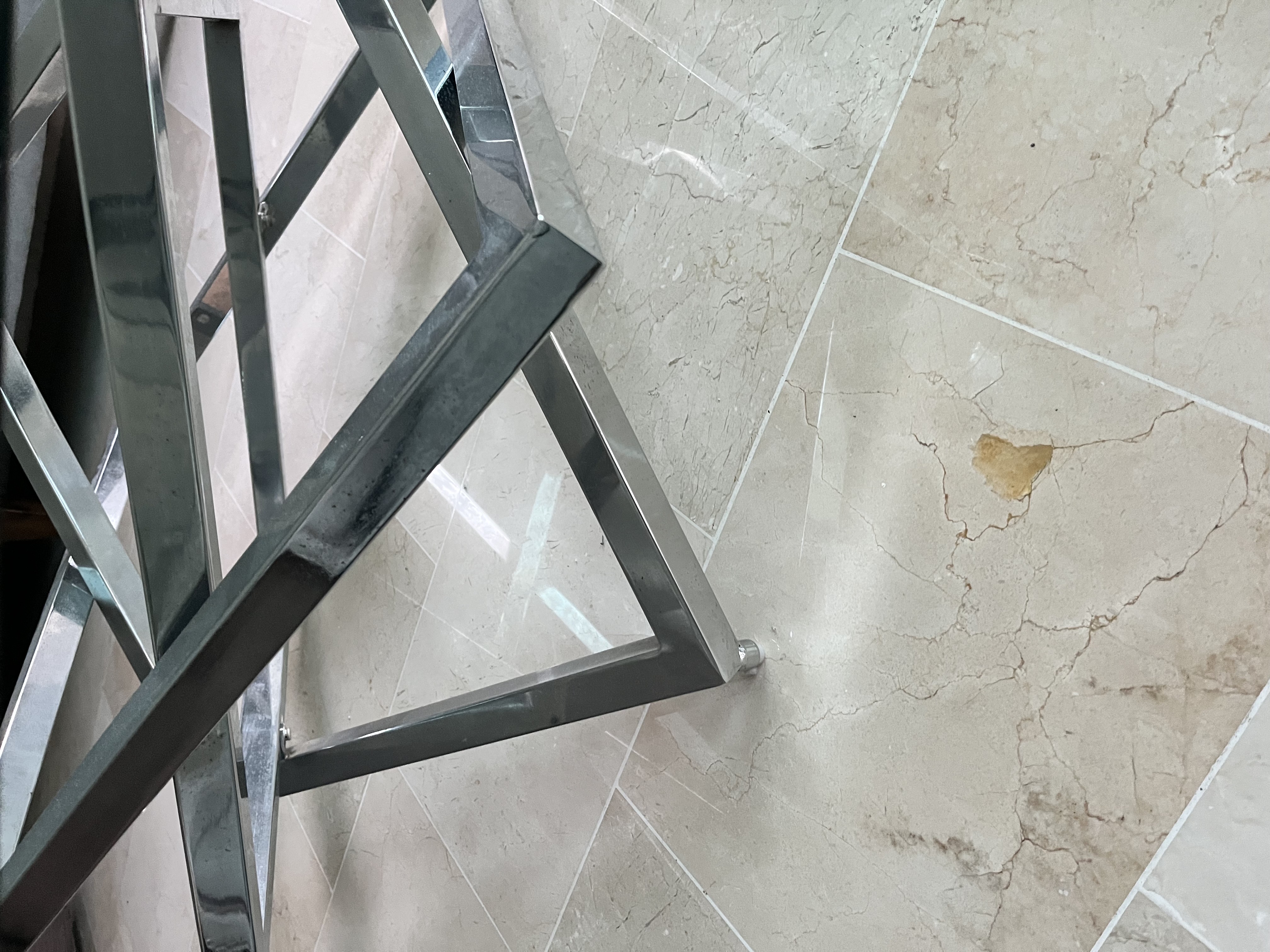 muebles y colchones - Mesa de centro moderna en vidrio y acero cromado  2