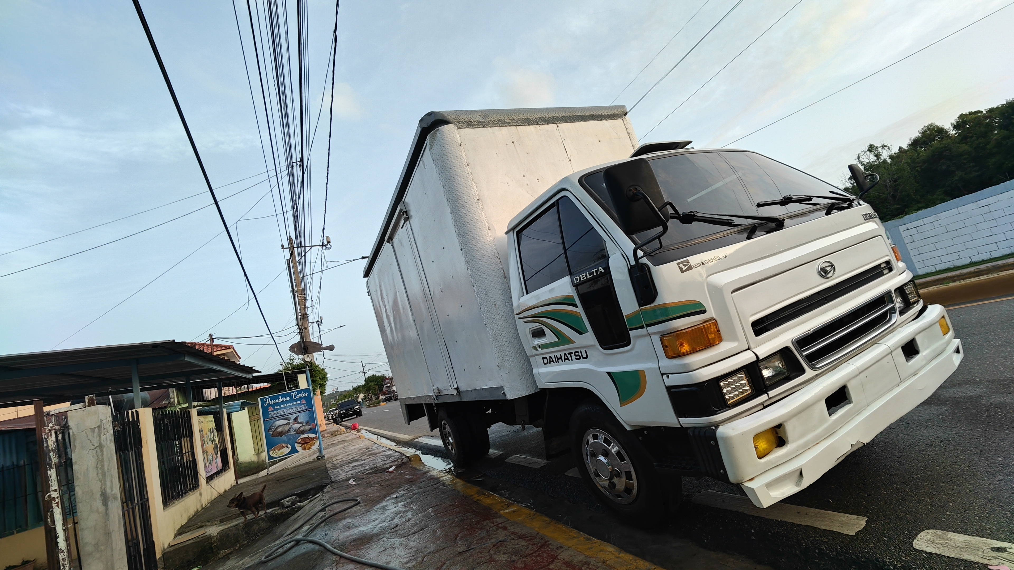 camiones y vehiculos pesados - En venta camión Daihatsu en buenas condiciones 