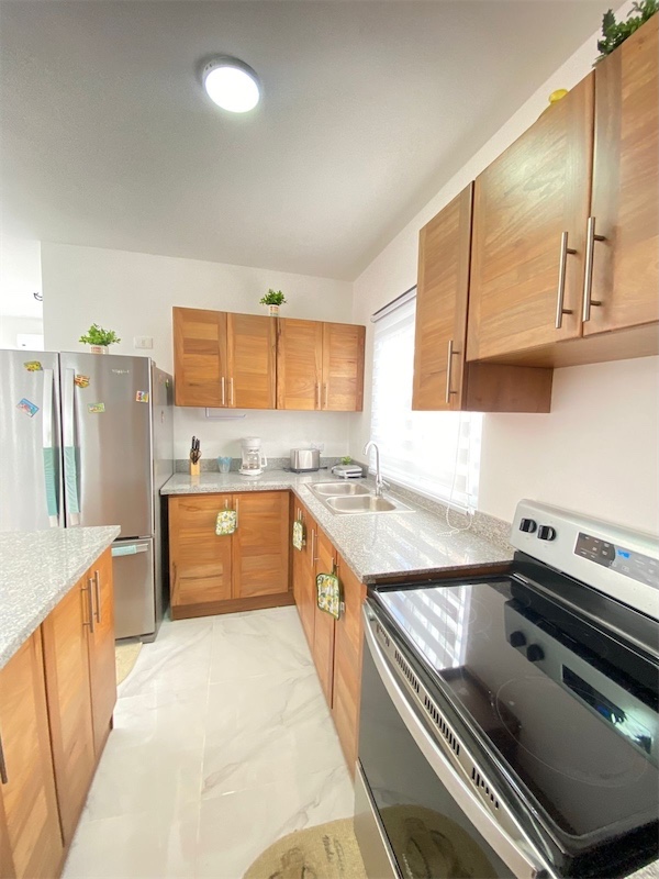 casas vacacionales y villas - Venta de Villa lujosa con piscina en punta cana zona turística 2