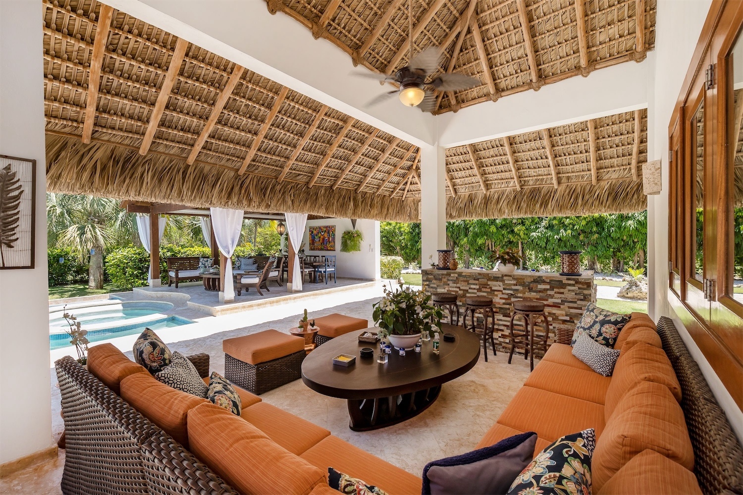 casas vacacionales y villas - Majestuosa Villa en Venta en Cap Cana, cerca de Punta Espada  1