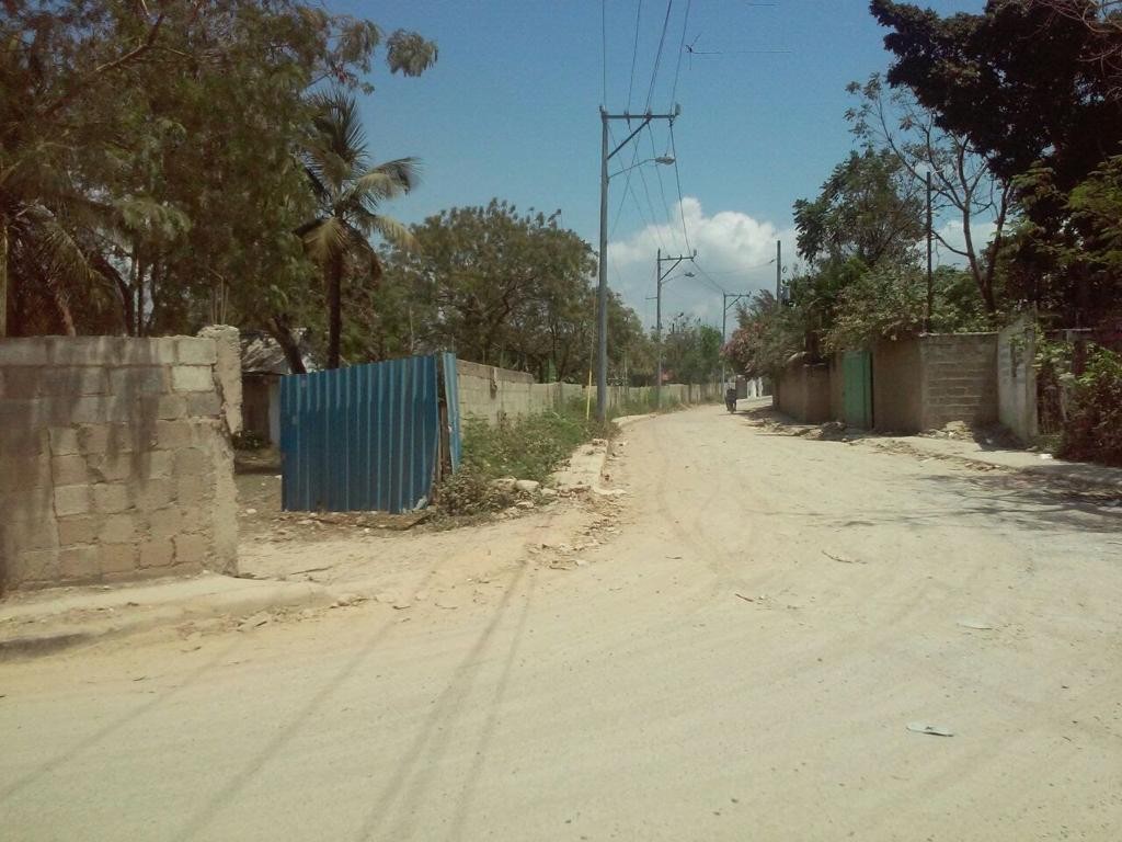 solares y terrenos - SOLAR EN SANTO DOMINGO ESTE, CON USO DE SUELO PARA RESIDENCIAL O NAVE INDUSTRIAL 0