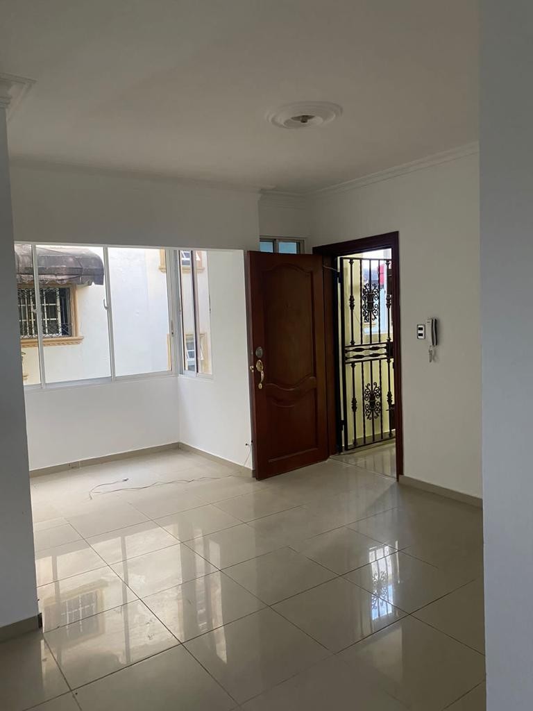 apartamentos - Apartamento tercer nivel en Alma Rosa I, buen tamaño 3