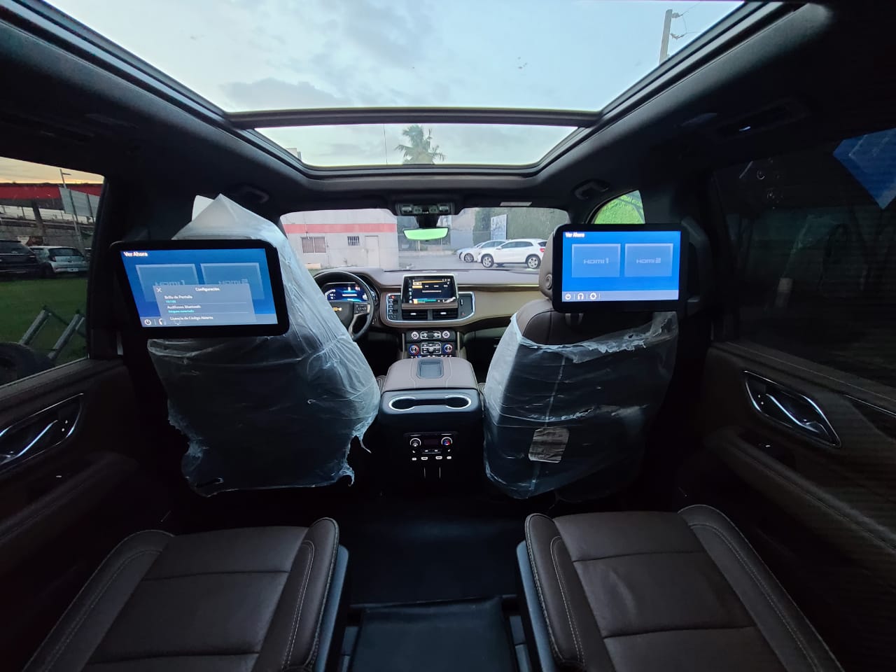 jeepetas y camionetas - Chevrolet TAHOE HIGH COUNTRY 2022 30MIL Kms 7