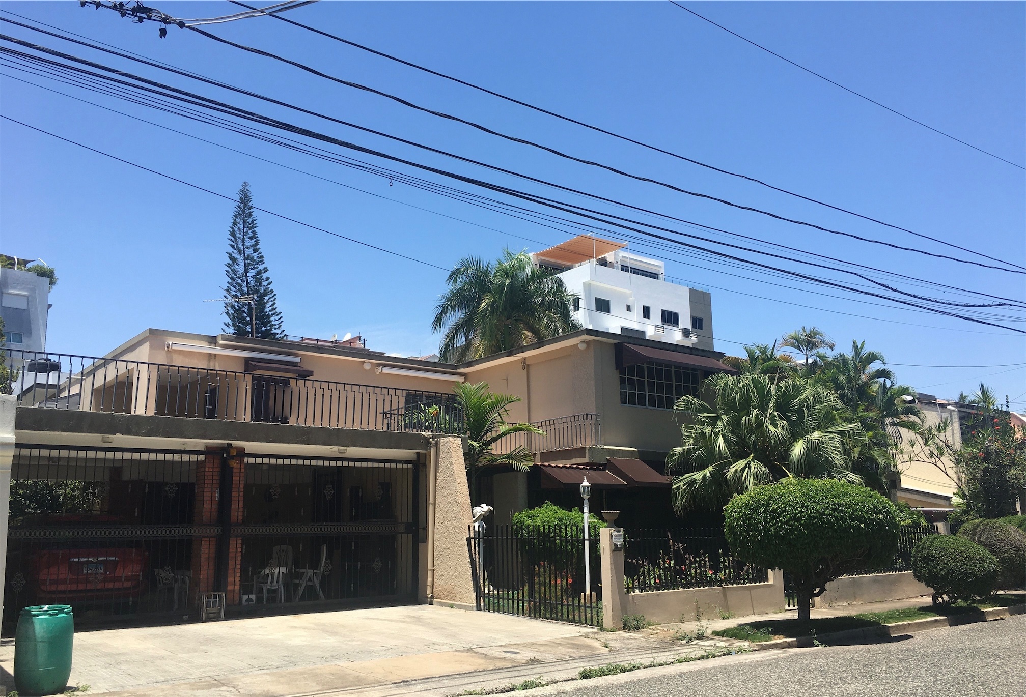 casas - Los Cacicazgos 8 habitaciones 6 banos 5 parqueos  0