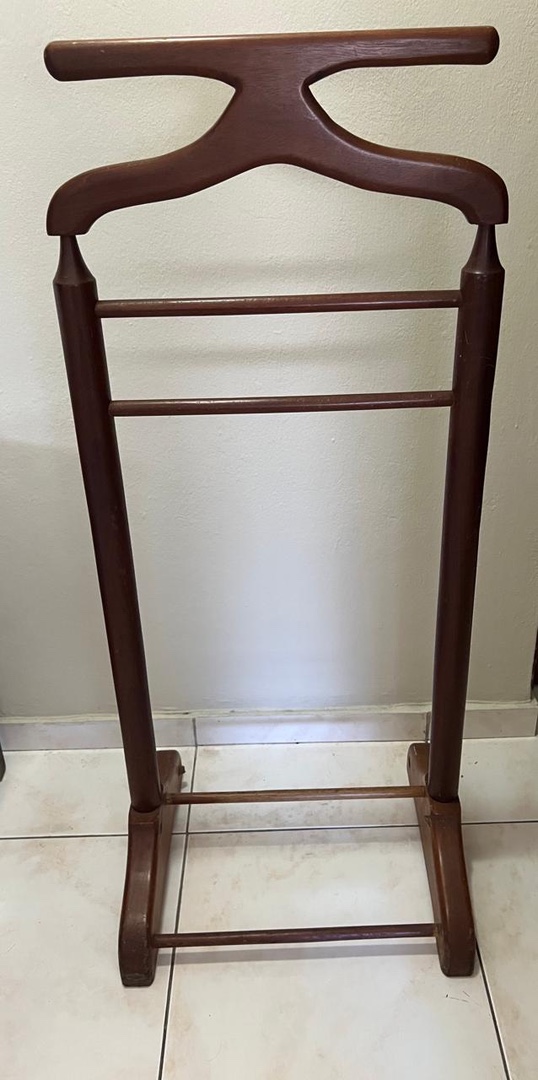muebles y colchones - Porta traje en caoba $3,000 0