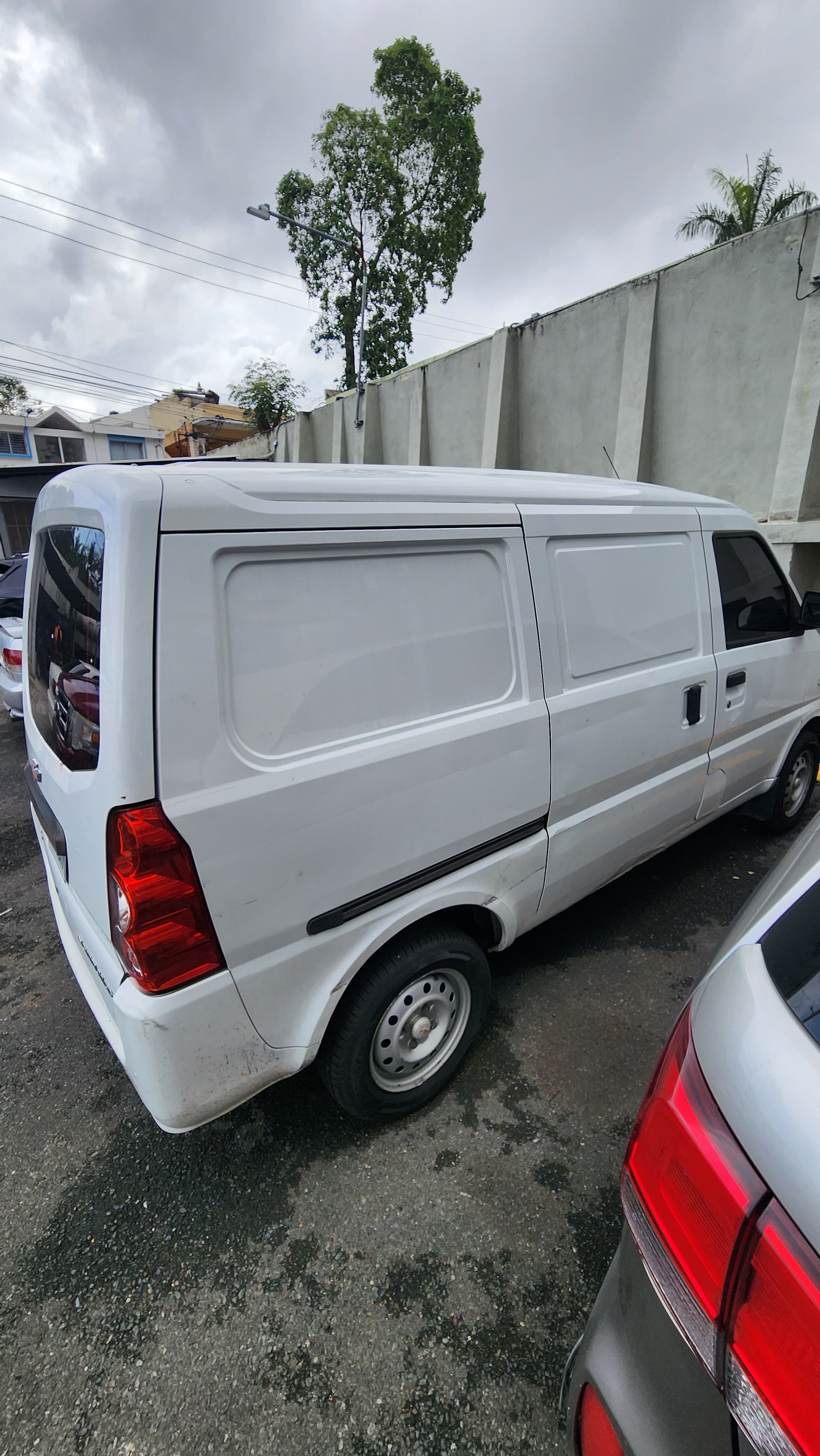 jeepetas y camionetas - vendo guagua Chevrolet N -300  2