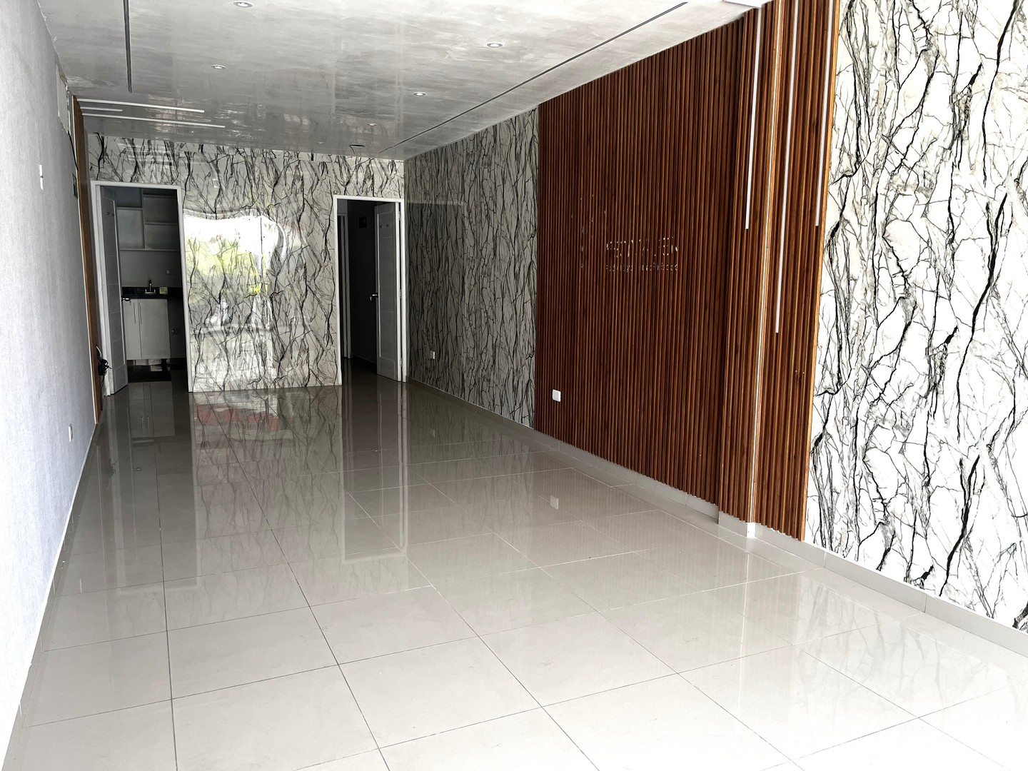 oficinas y locales comerciales - Local Comercial En Alquiler En Piantini De 46 M2 , Segundo Nivel