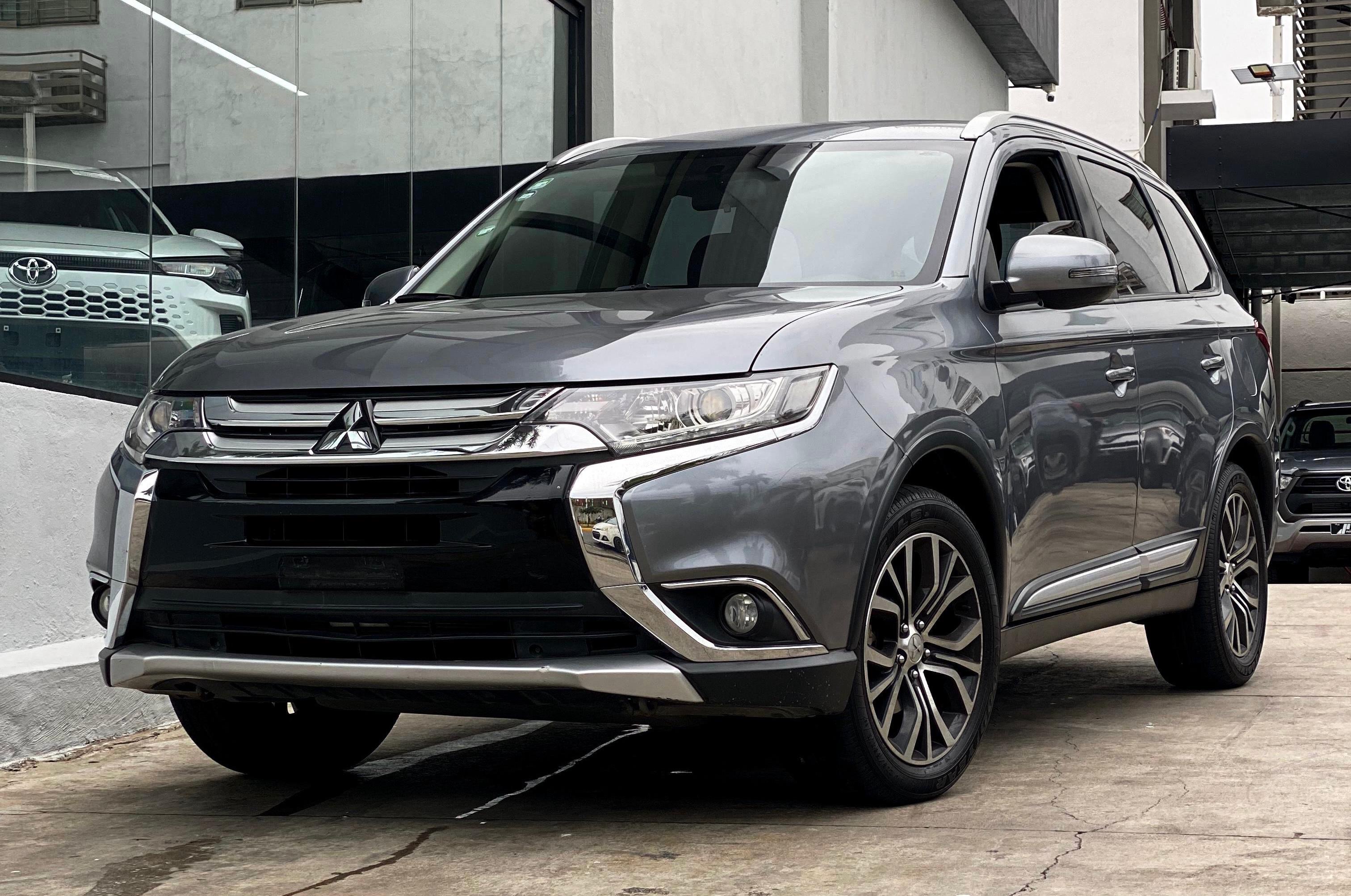 jeepetas y camionetas - Mitsubishi Outlander 2017 NO IMPORTA EL CRÉDITO  0