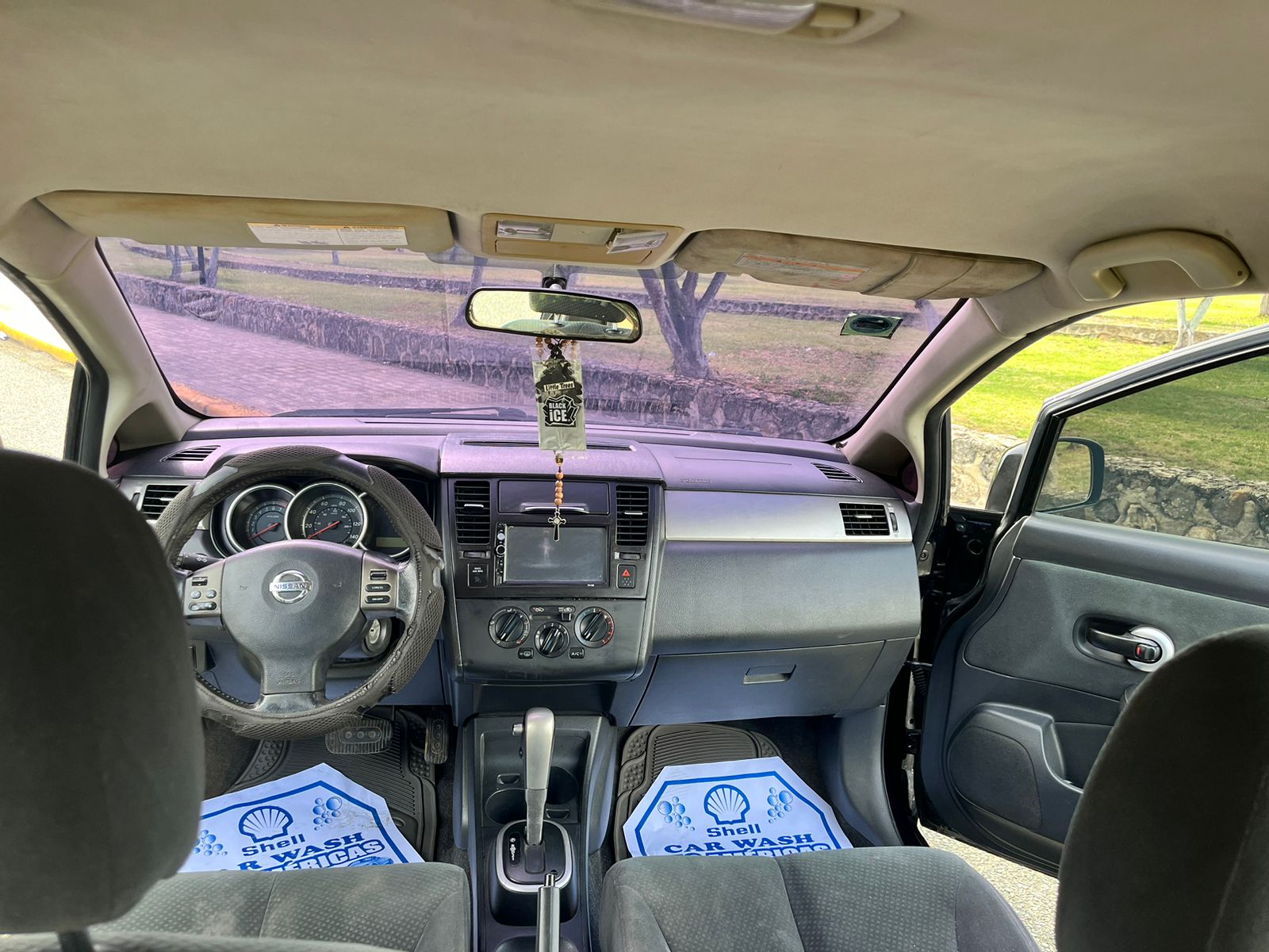 carros - Nissan Versa  8
