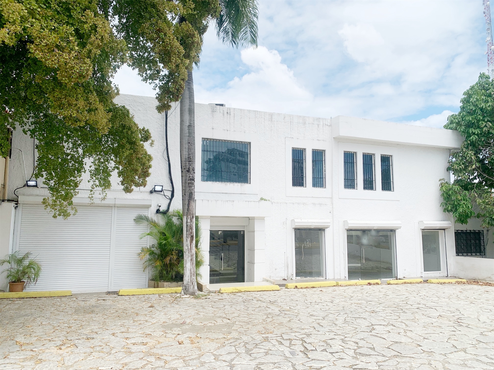 oficinas y locales comerciales - Local céntrico y comercial  1