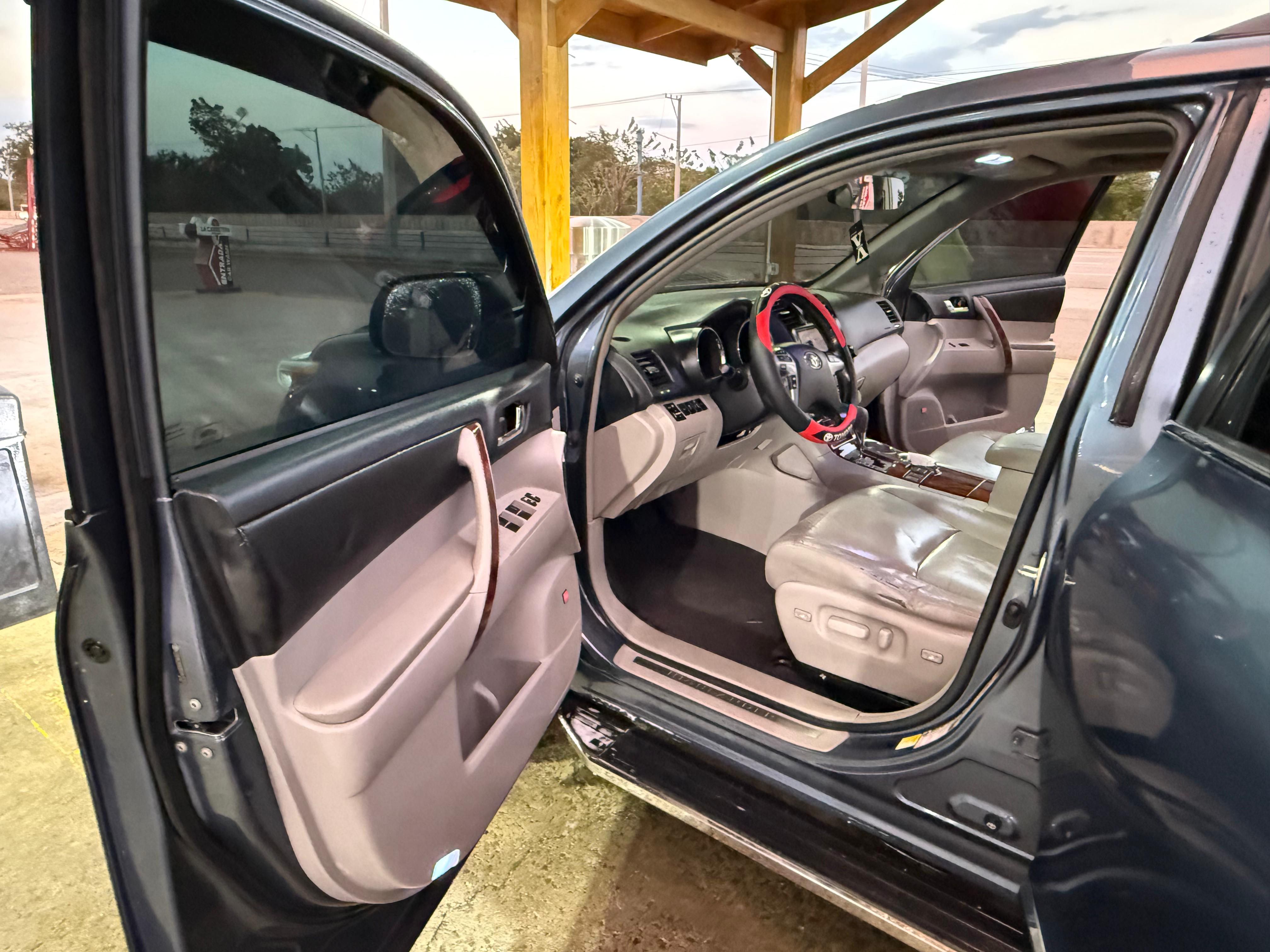 jeepetas y camionetas - Toyota Highlander 2011 LIMITED - Negociable 4