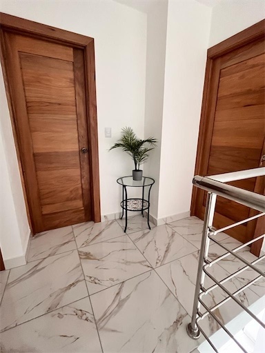casas vacacionales y villas - Venta de villa townhouse con jacuzzi en punta cana a 2 minutos de downtown  5
