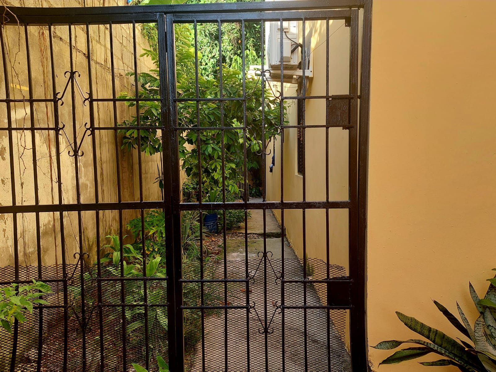 muebles y colchones - se vende esté apartamento en el residencial cohisa  1