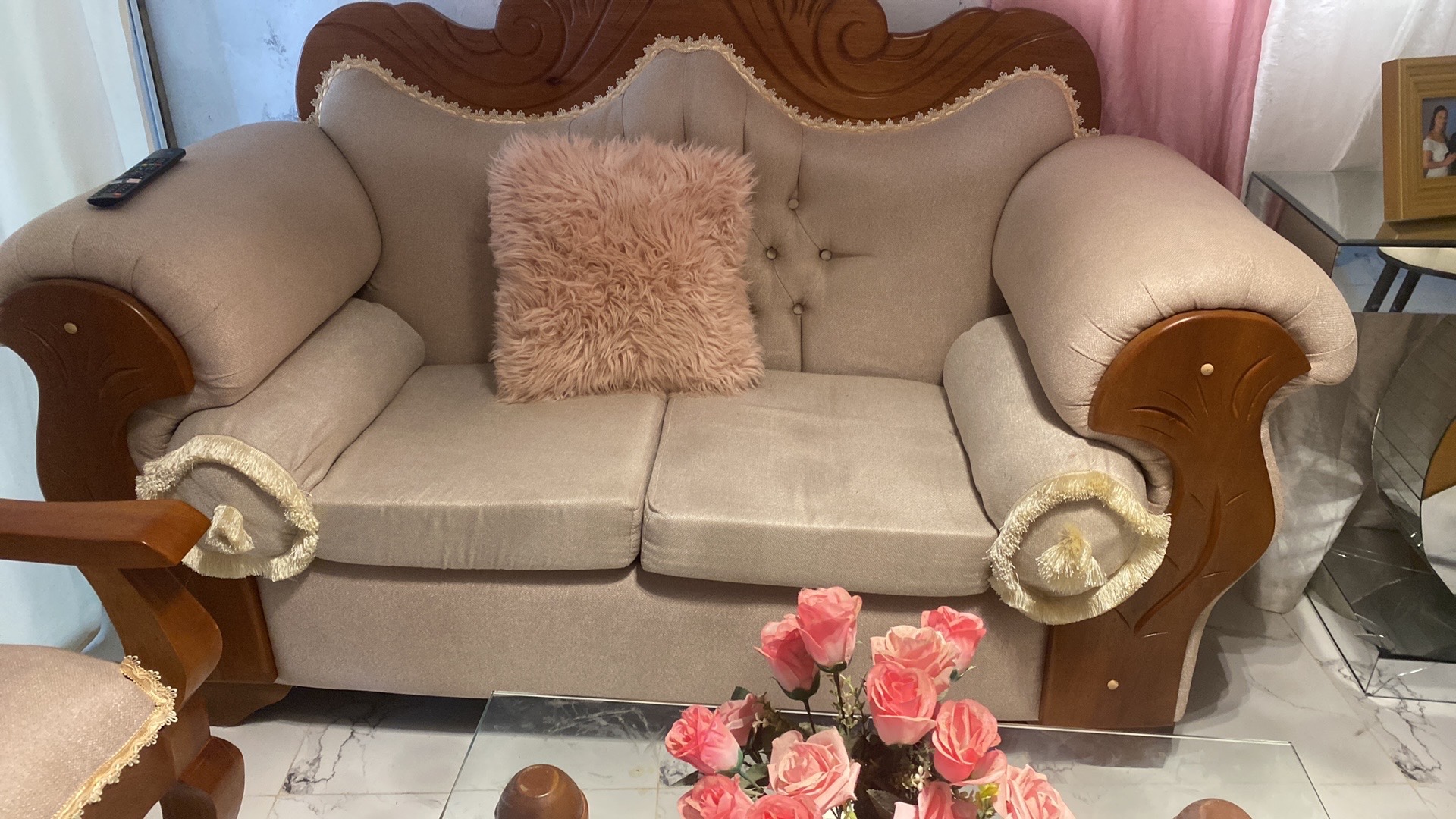 muebles y colchones - Mueblé de dos cojines una butaca y mesa de centro en caobaSantiago 