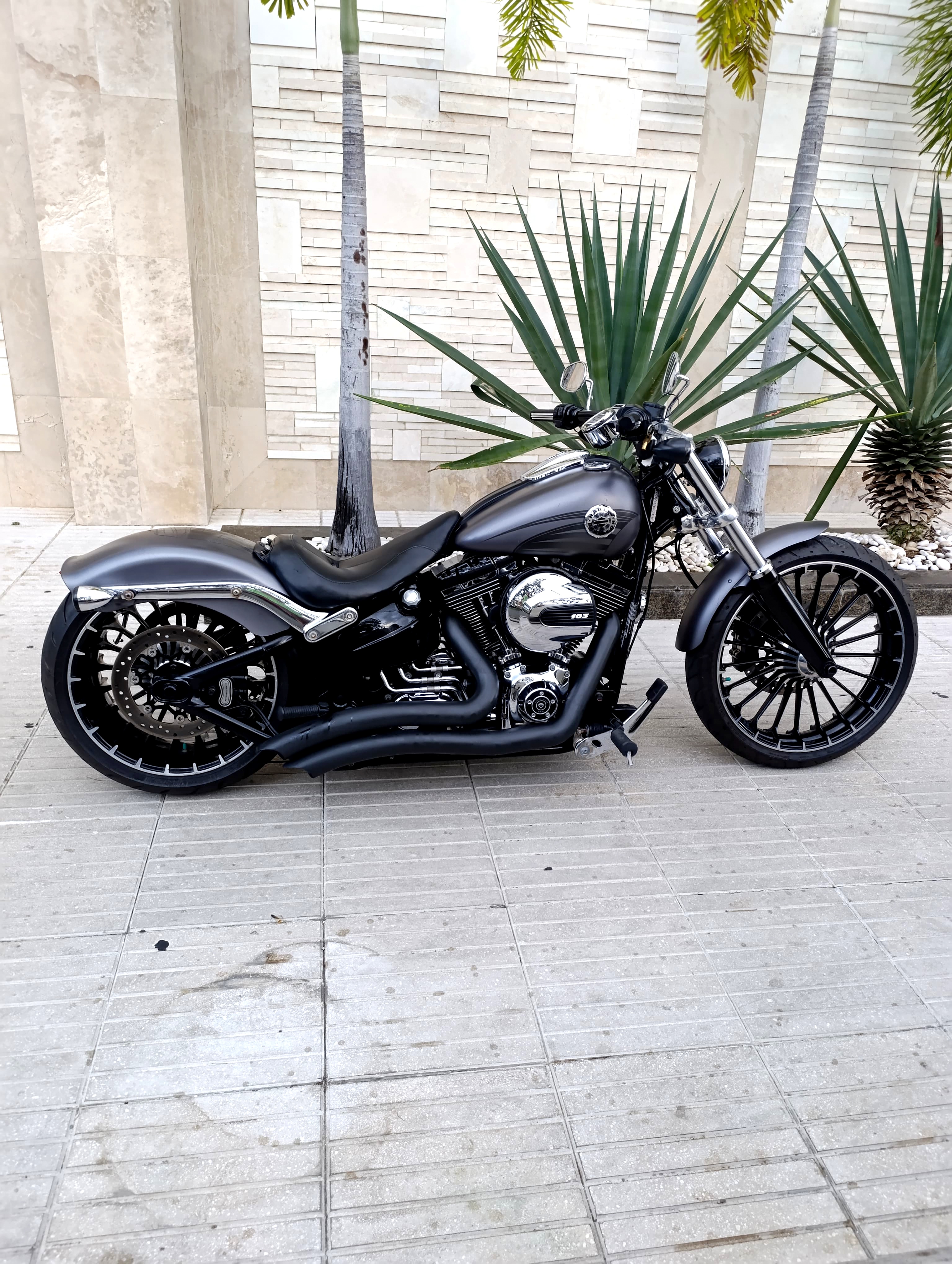 motores y pasolas - Harley Davidson Softail Breakout 2017 motor 1700cc 2