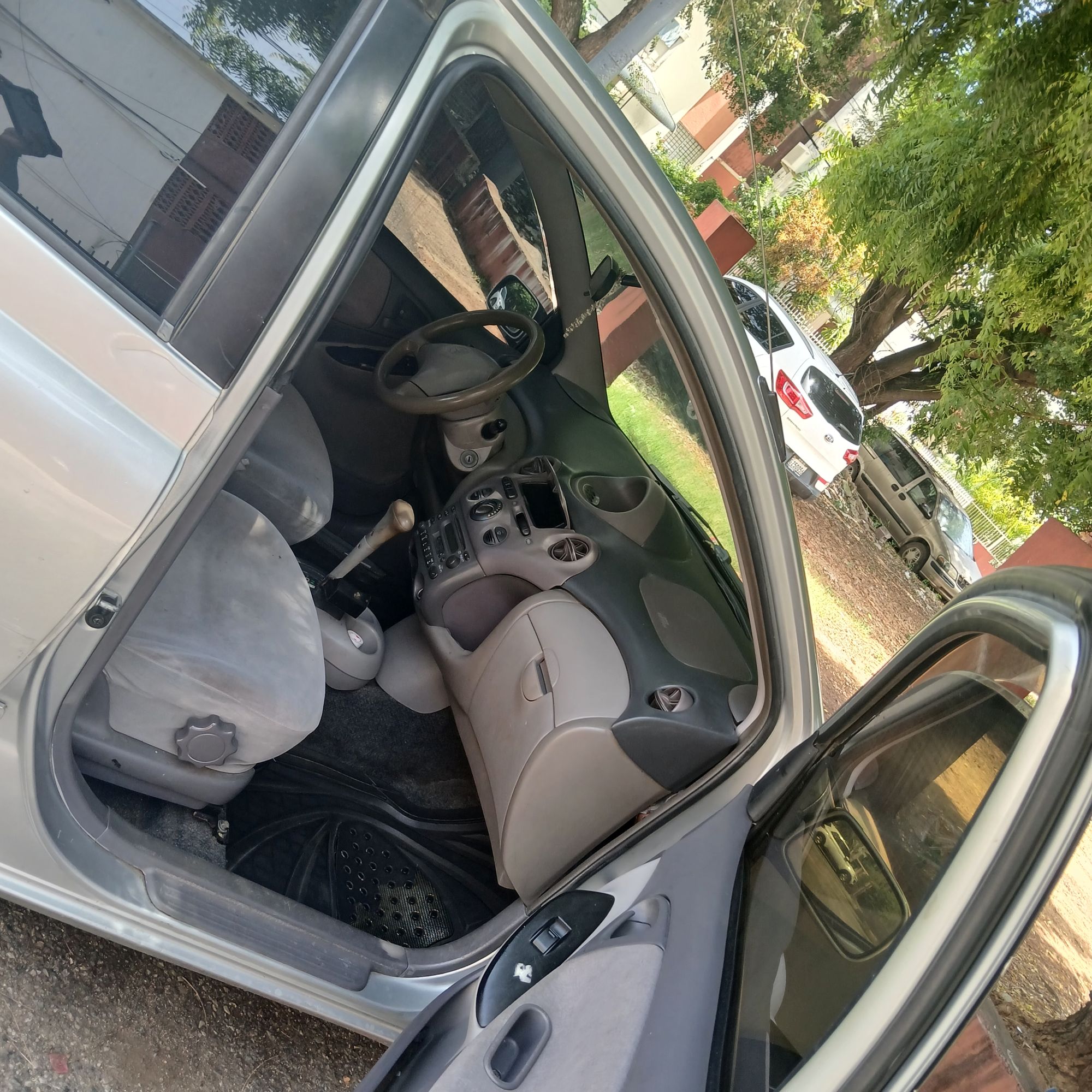 carros - SE VENDE NEGOCIABLE 6