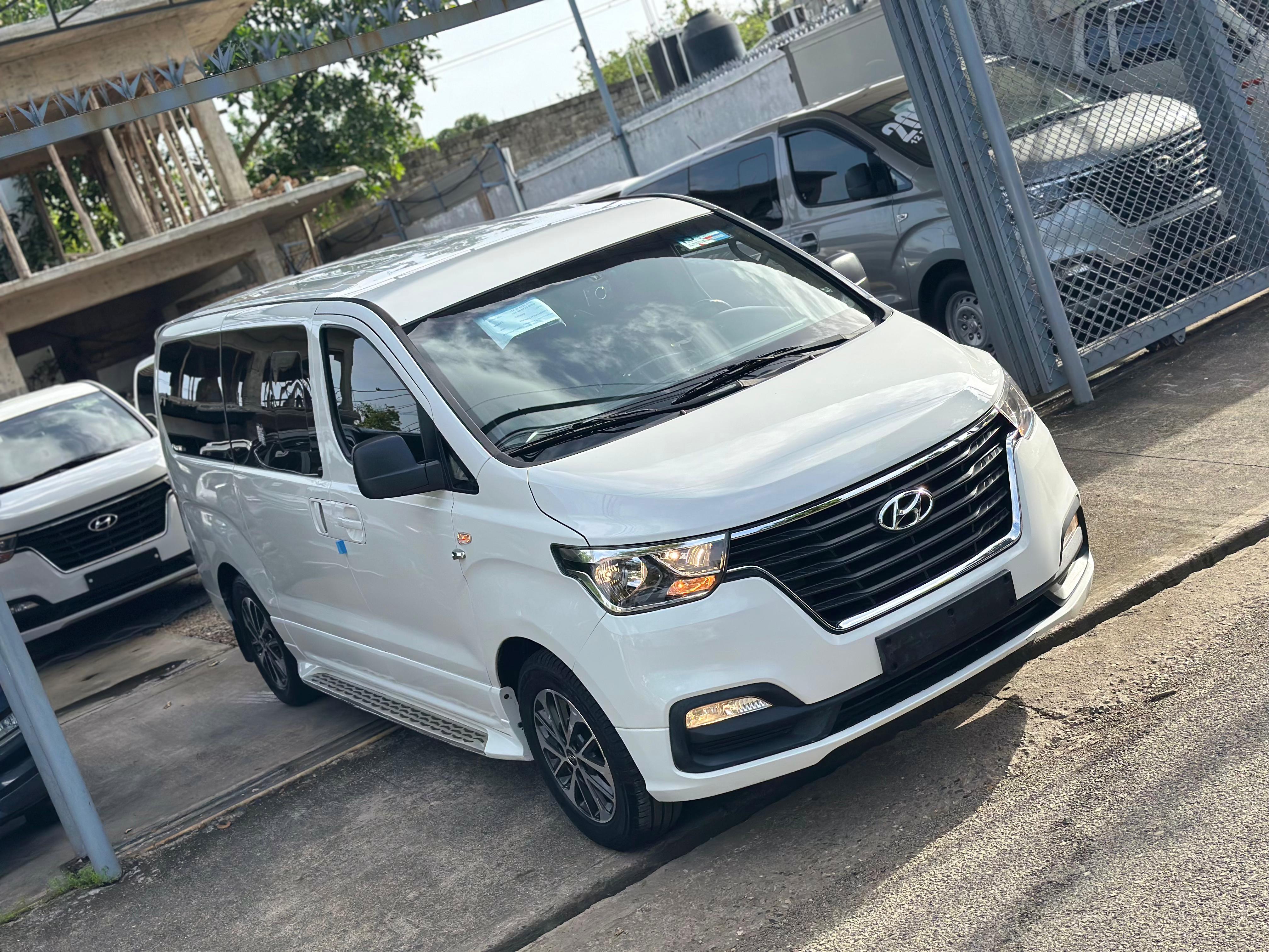 jeepetas y camionetas - 2020 HYUNDAI GRAND STAREX GLP 0
