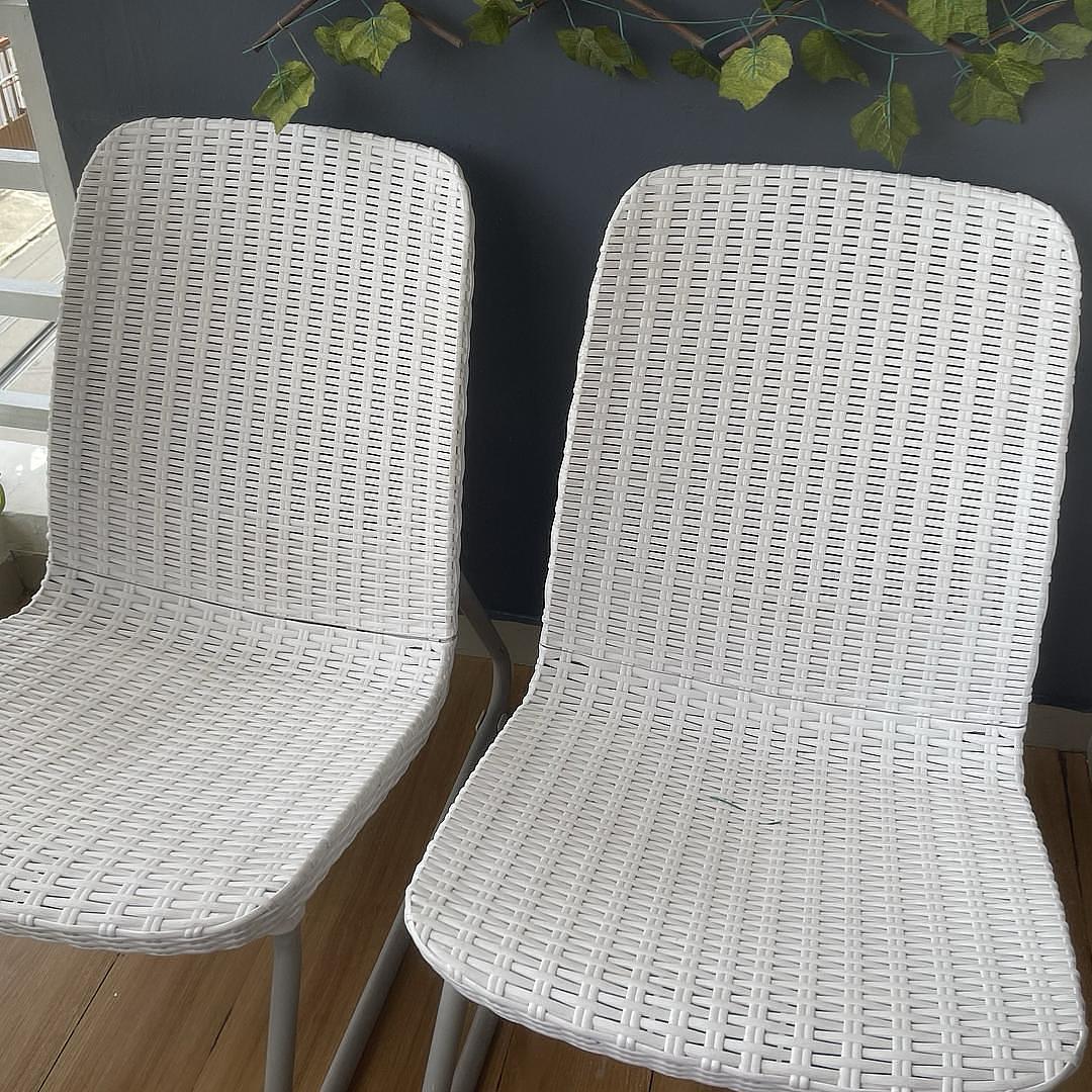 muebles y colchones - sillas blancas cada una 2500