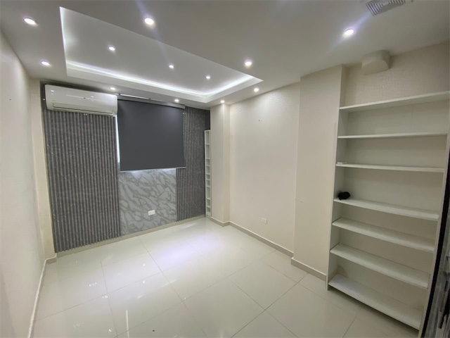 oficinas y locales comerciales - Oficina en Ens Ozama 4