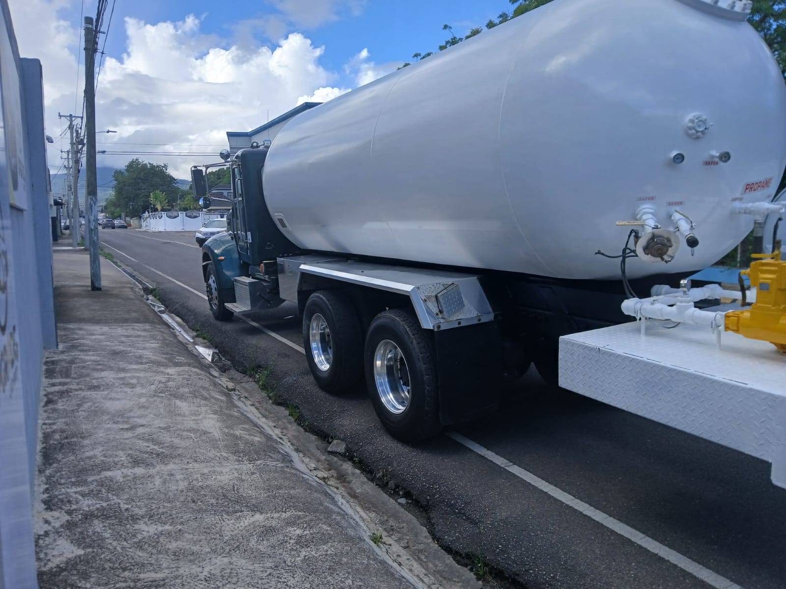 camiones y vehiculos pesados - Camión sinterna GLP capacidad de 5000 0