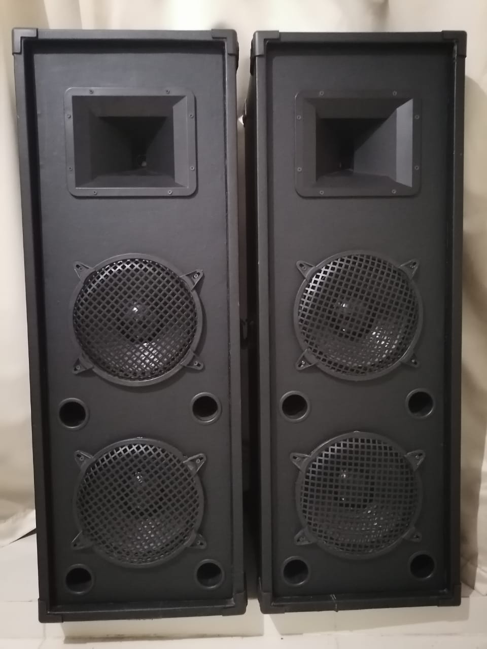 camaras y audio - BOCINA DE 1500WATT EN CAJON DE CHIBOL DE 3/4 FORRADO EN VINILO NEGRO. 0