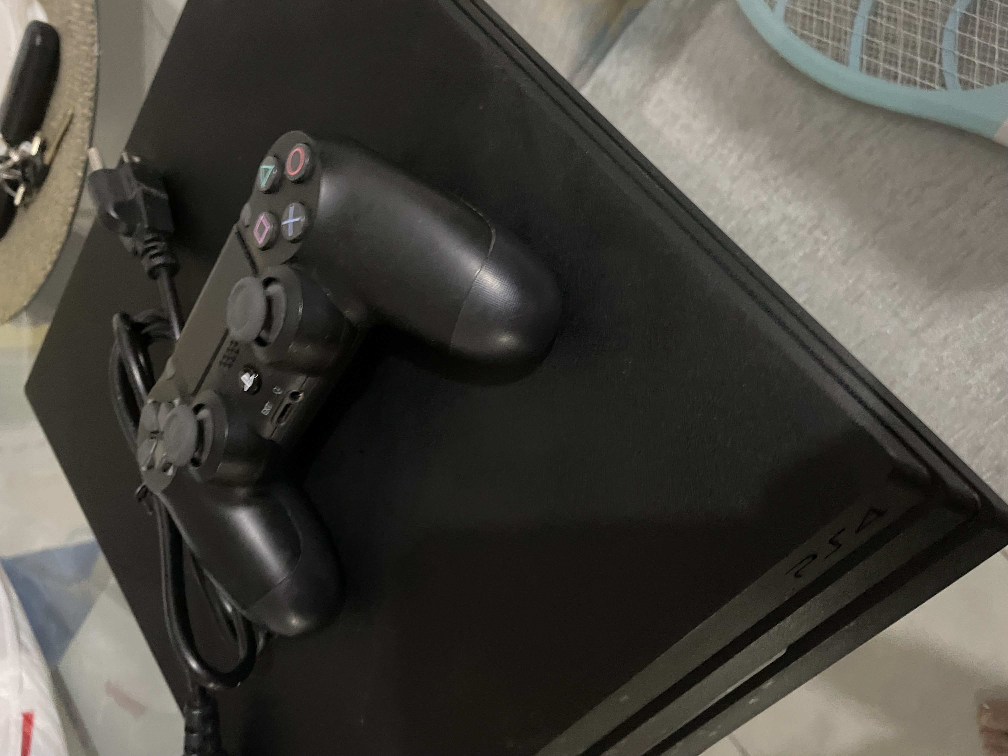 consolas y videojuegos - PlayStation 4 pro 1tb en perfecto estado tenemos mas juegos controles higuey 4