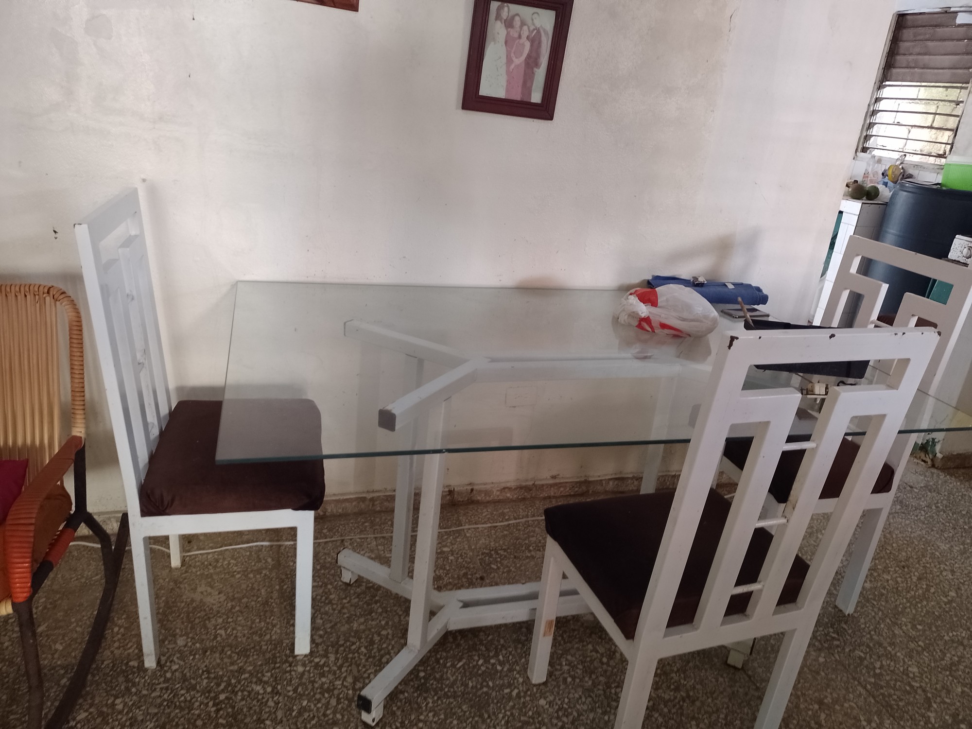 muebles y colchones - Juego de comedor blanco hierro y mesa cristal