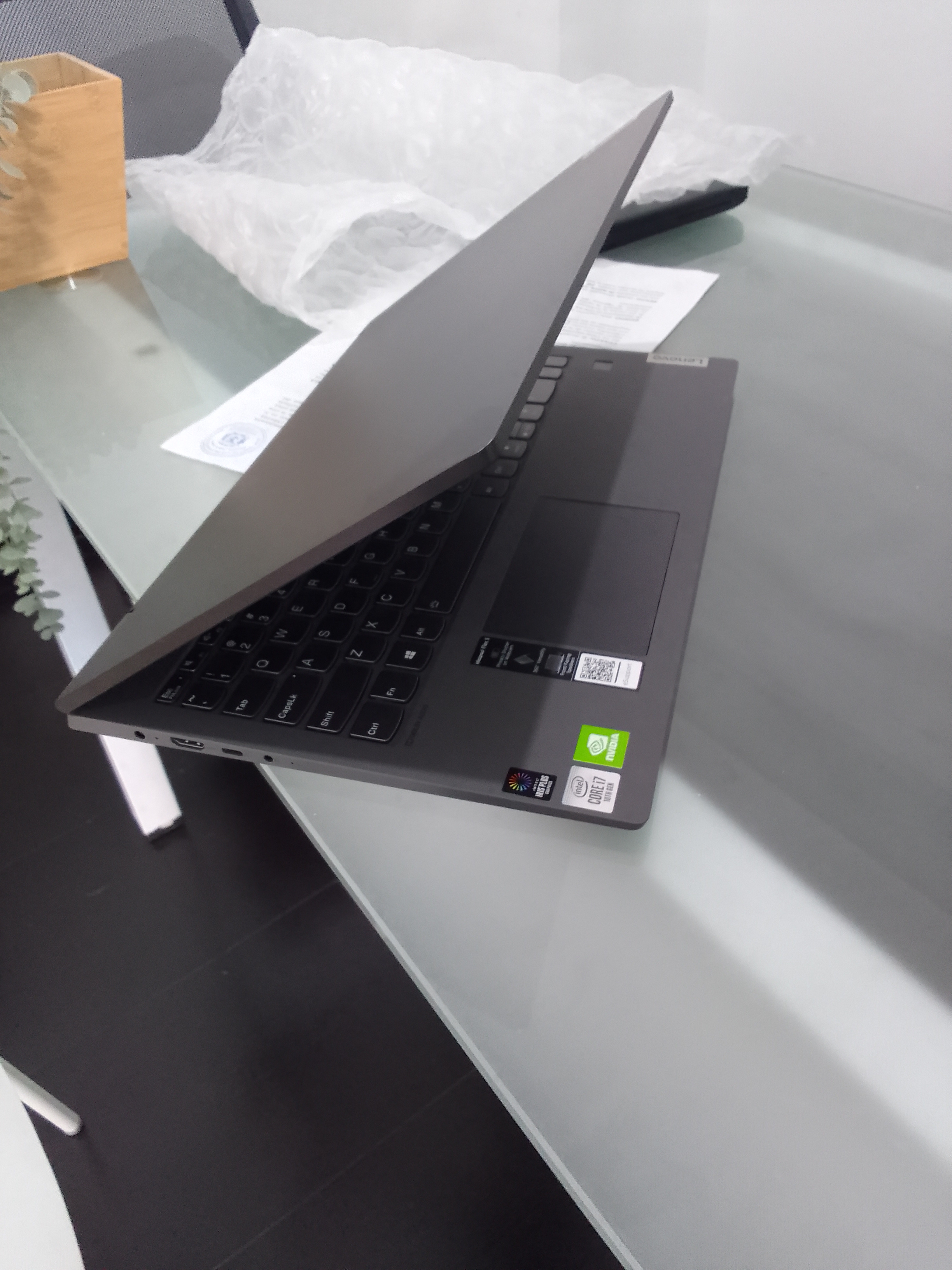 computadoras y laptops - Laptop Lenovo Flex 5 15.6" 4K UHD Touch, Core i7, 16GB, 512GB SSD Nvidia MX450 1